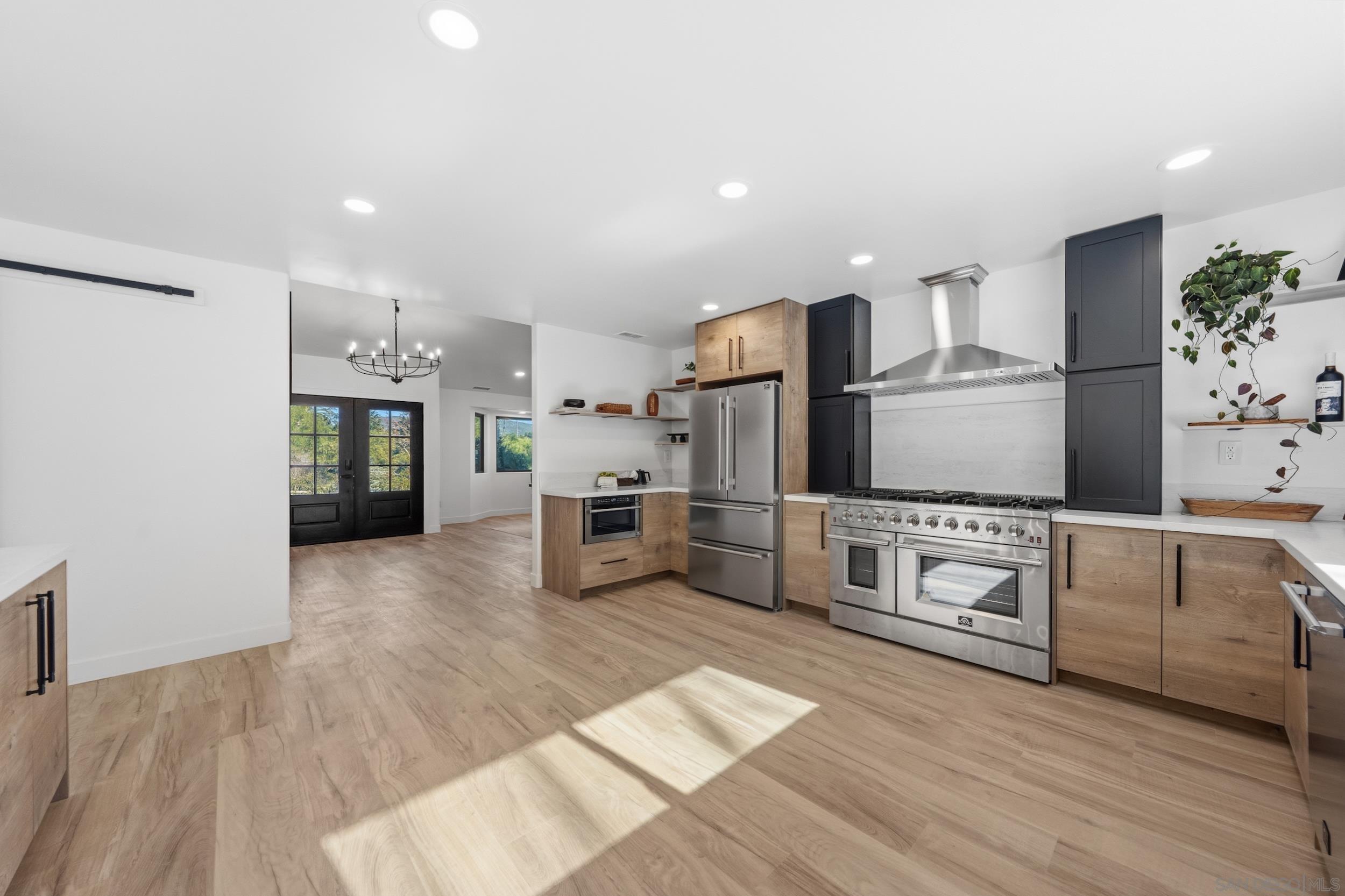 Detail Gallery Image 13 of 61 For 1544  La Vine Ln, Vista,  CA 92084 - 5 Beds | 3 Baths