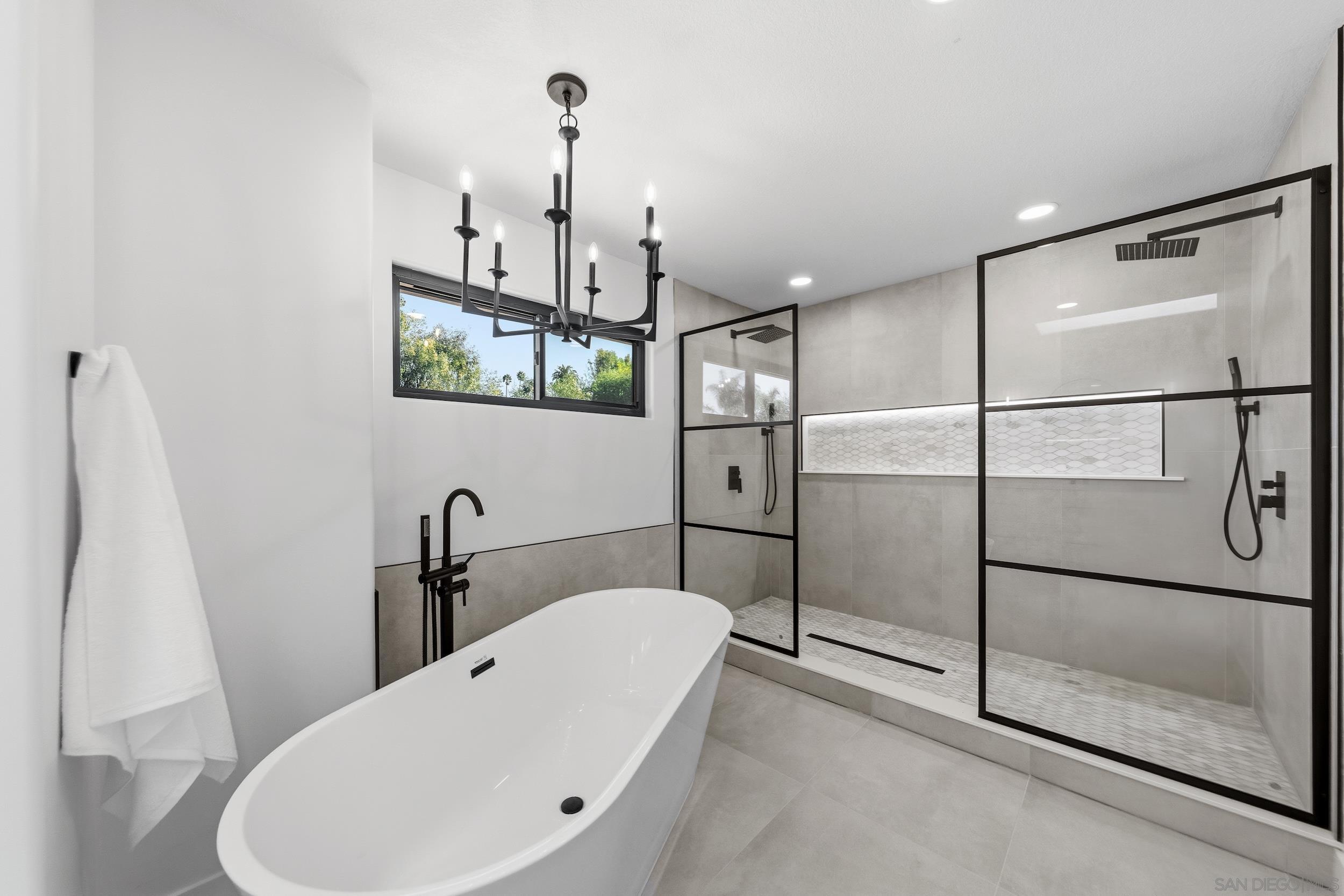 Detail Gallery Image 34 of 61 For 1544  La Vine Ln, Vista,  CA 92084 - 5 Beds | 3 Baths