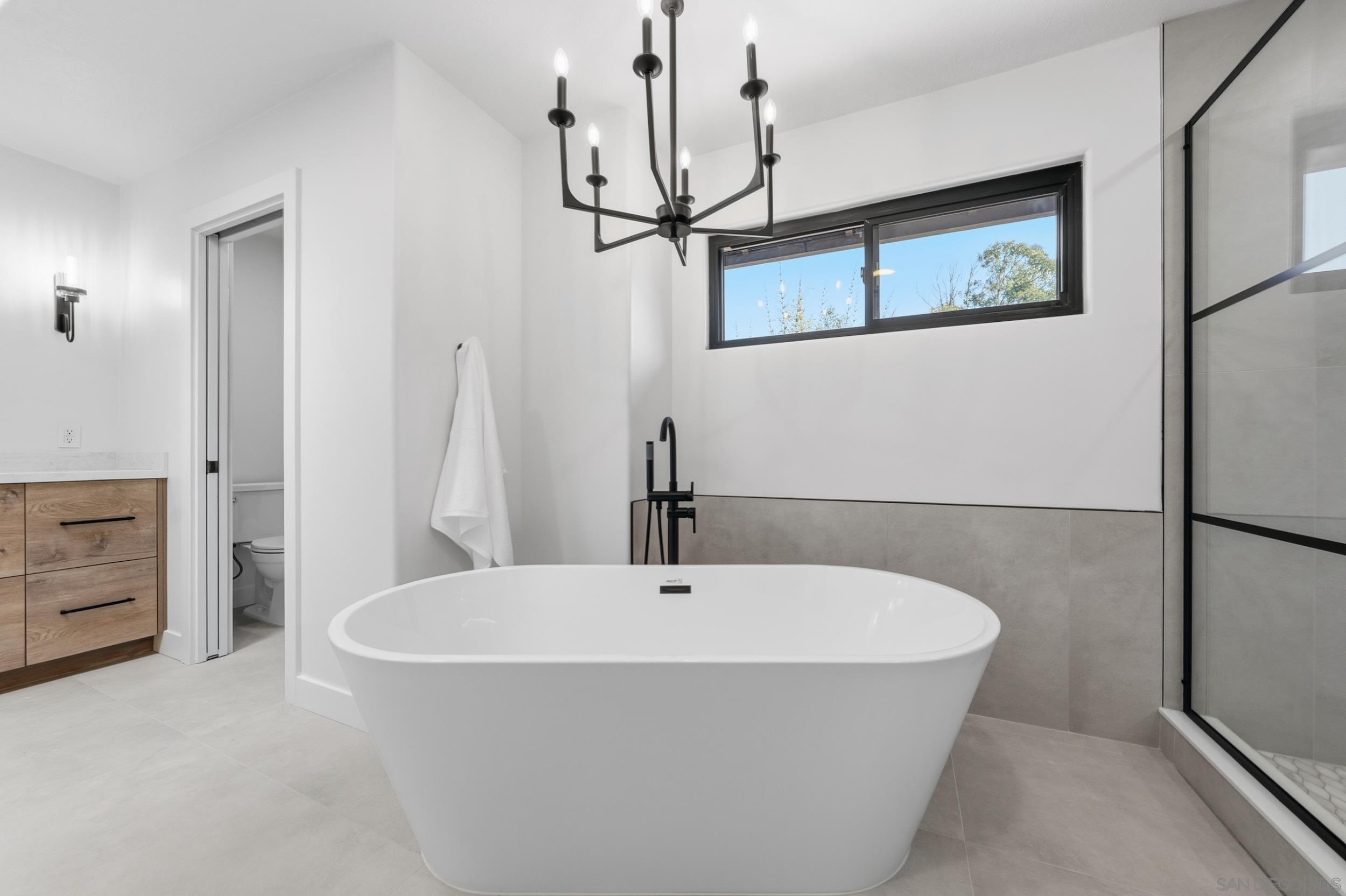 Detail Gallery Image 35 of 61 For 1544  La Vine Ln, Vista,  CA 92084 - 5 Beds | 3 Baths