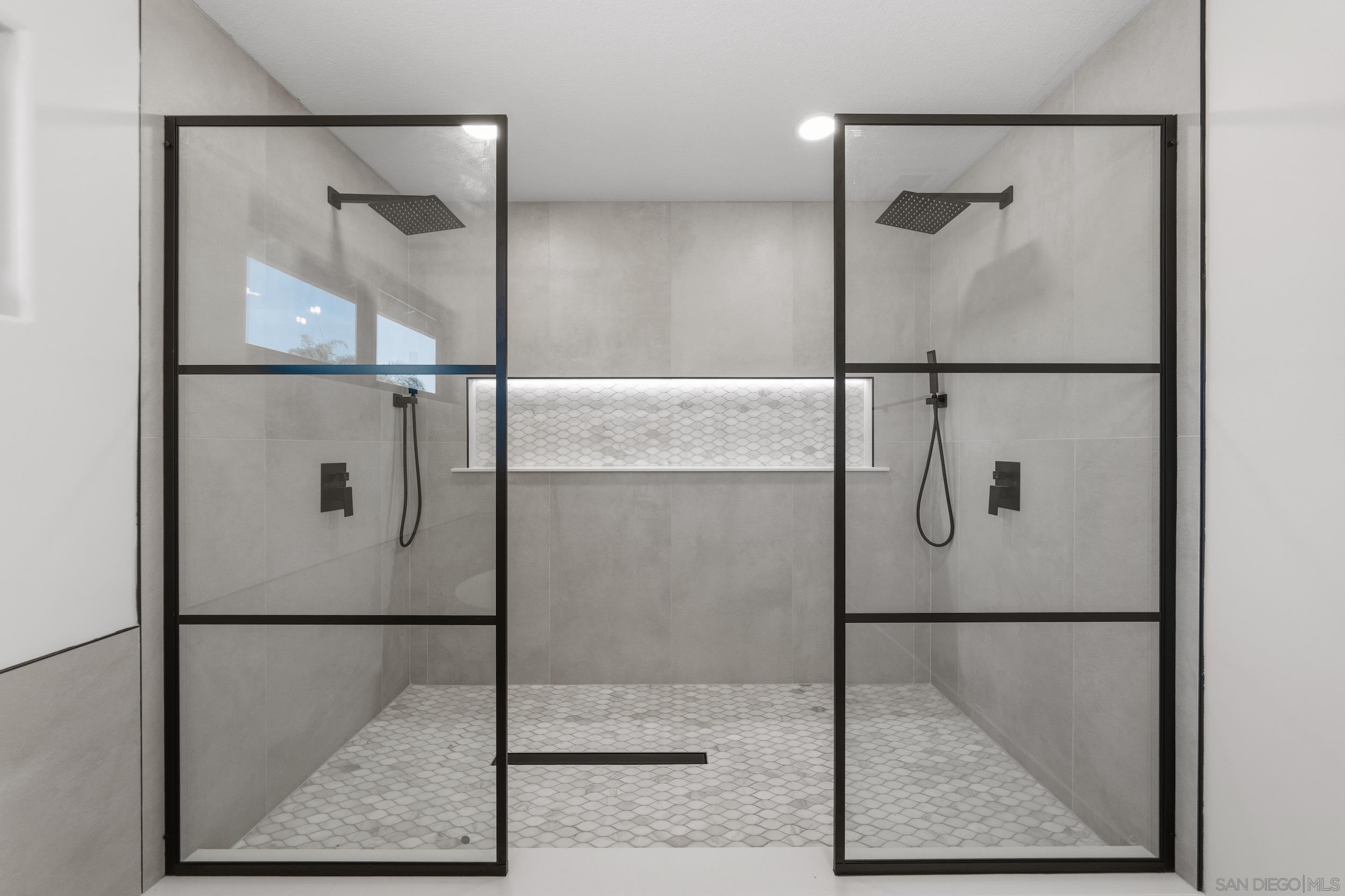 Detail Gallery Image 36 of 61 For 1544  La Vine Ln, Vista,  CA 92084 - 5 Beds | 3 Baths