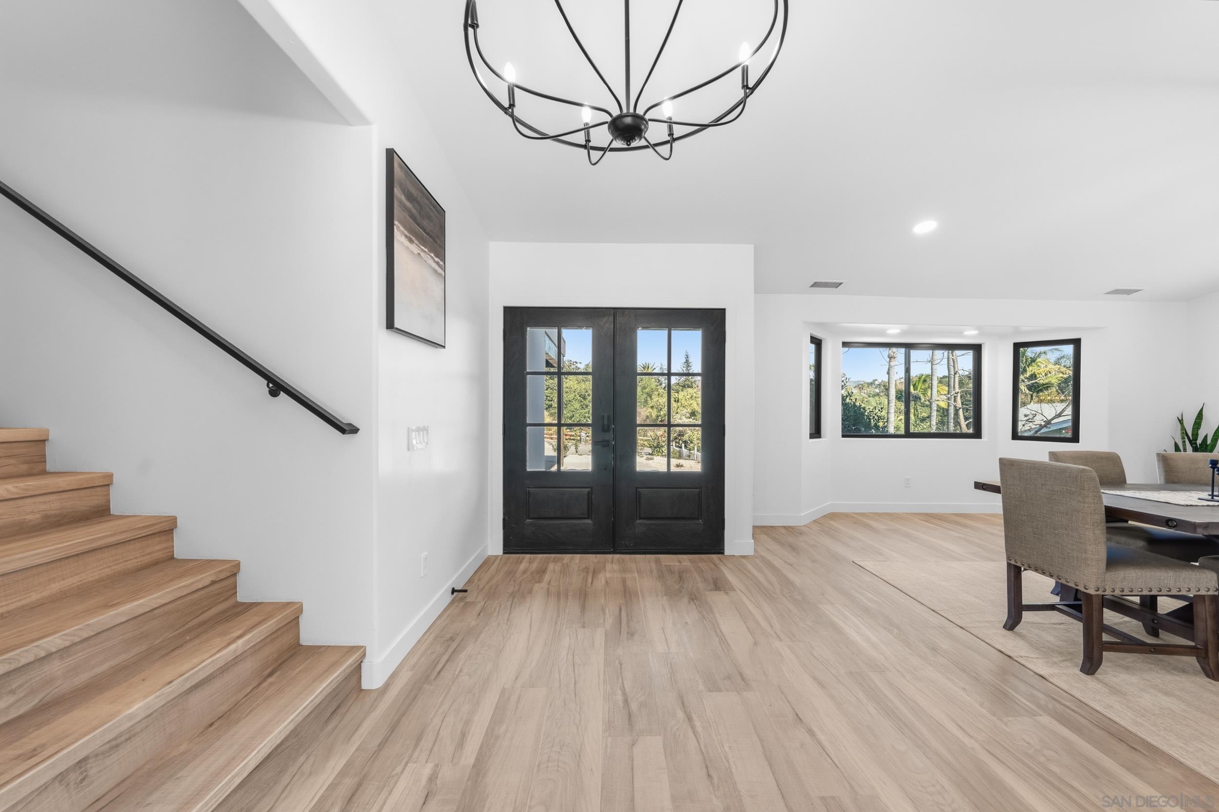 Detail Gallery Image 5 of 61 For 1544  La Vine Ln, Vista,  CA 92084 - 5 Beds | 3 Baths