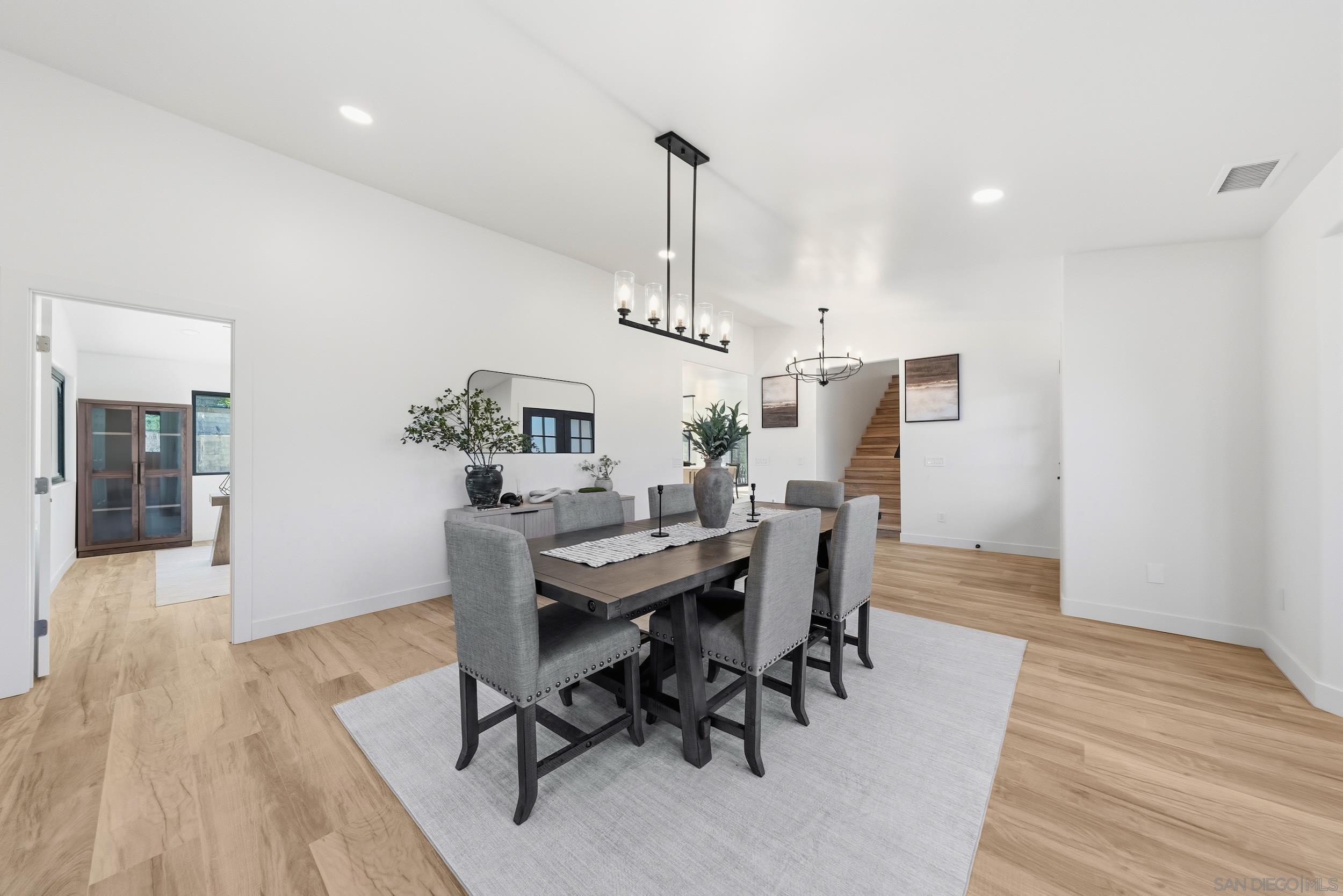 Detail Gallery Image 8 of 61 For 1544  La Vine Ln, Vista,  CA 92084 - 5 Beds | 3 Baths