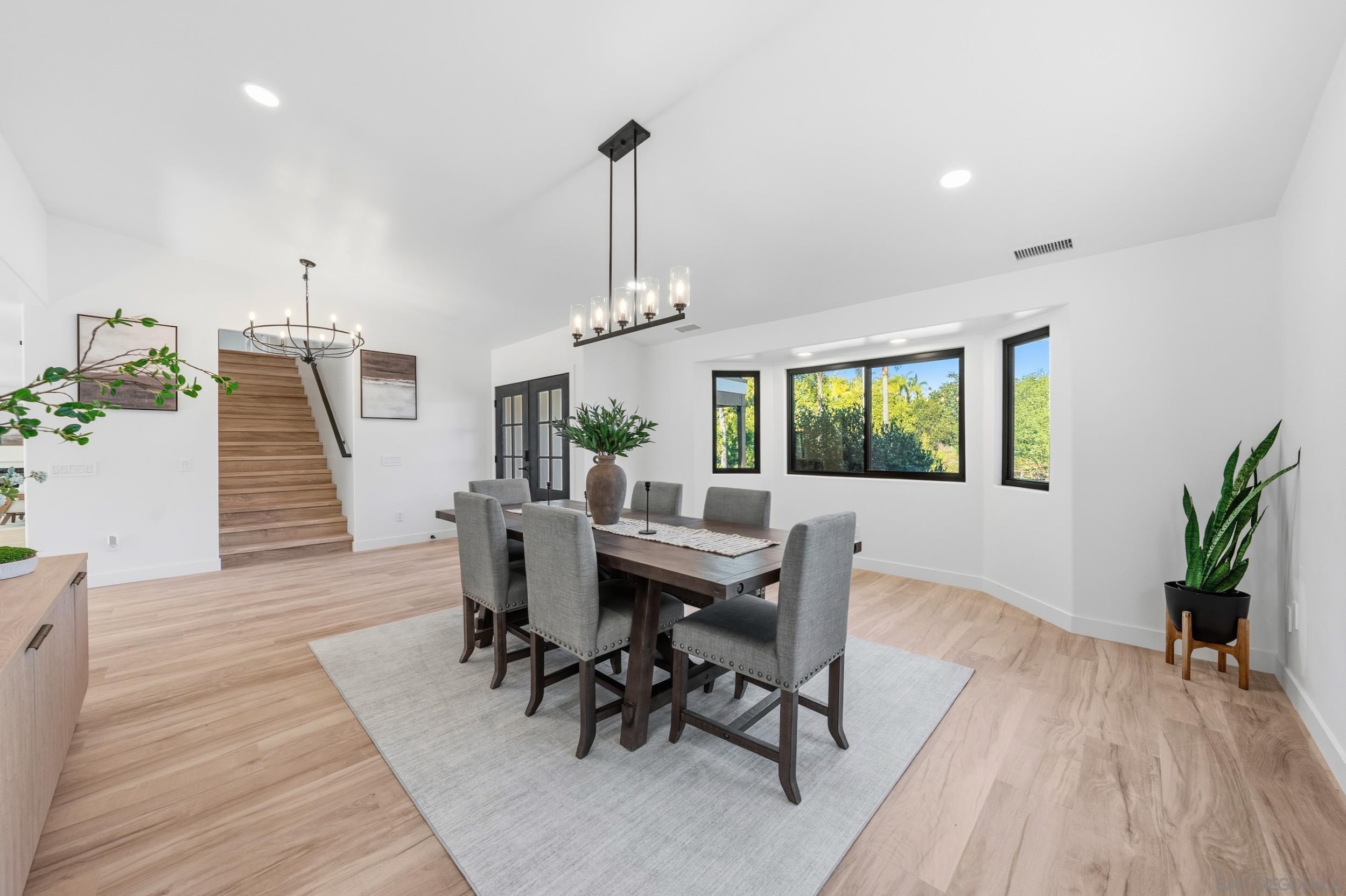 Detail Gallery Image 9 of 61 For 1544  La Vine Ln, Vista,  CA 92084 - 5 Beds | 3 Baths