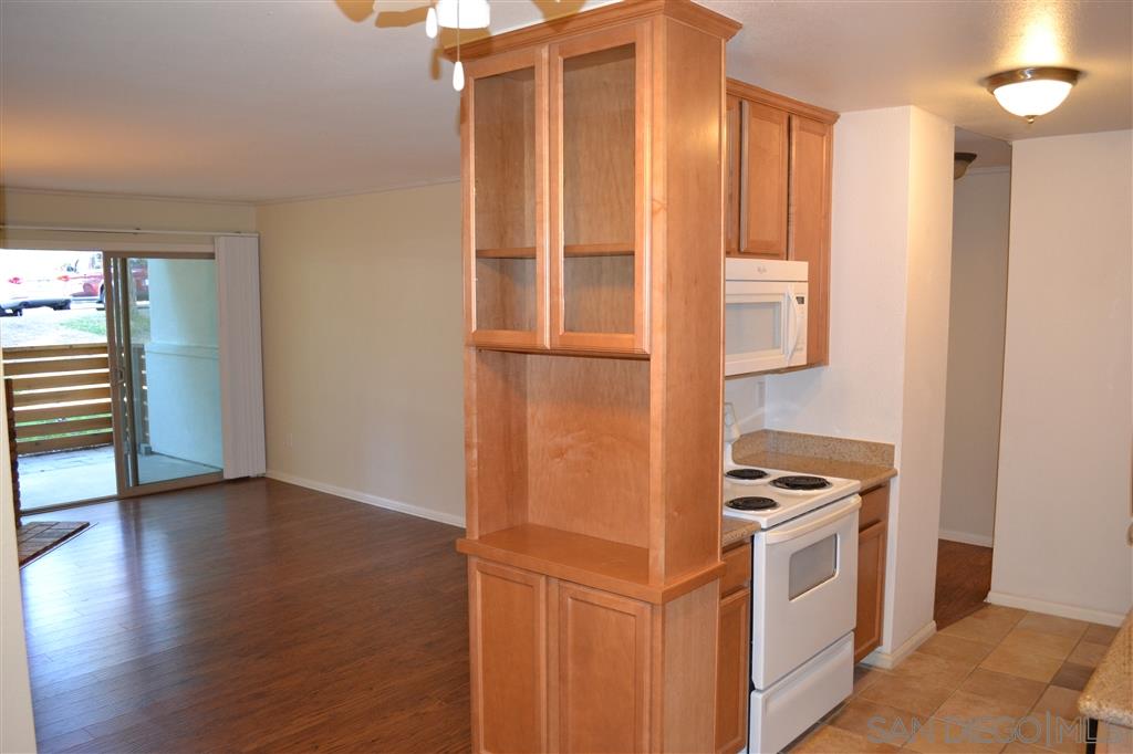 Detail Gallery Image 2 of 13 For 1750 S El Camino Real  K109, Encinitas,  CA 92024 - 1 Beds | 1 Baths