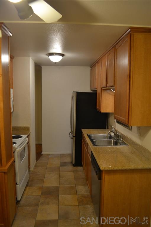 Detail Gallery Image 3 of 13 For 1750 S El Camino Real  K109, Encinitas,  CA 92024 - 1 Beds | 1 Baths