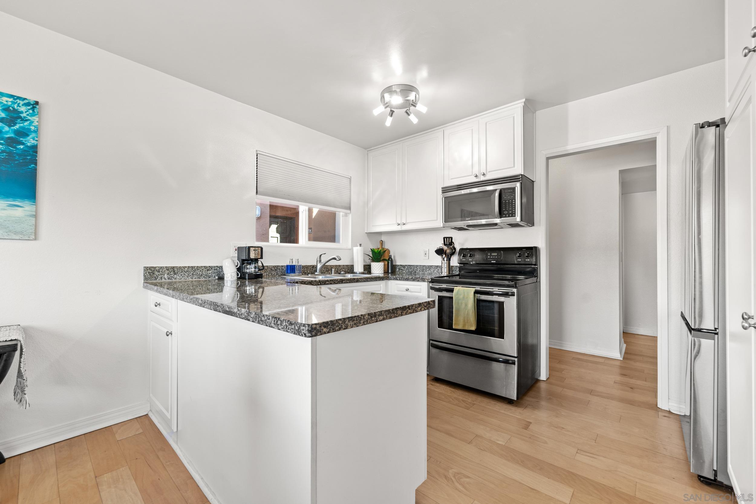 Detail Gallery Image 9 of 32 For 17141 W Bernardo Dr  #203,  San Diego,  CA 92127 - 2 Beds | 2 Baths