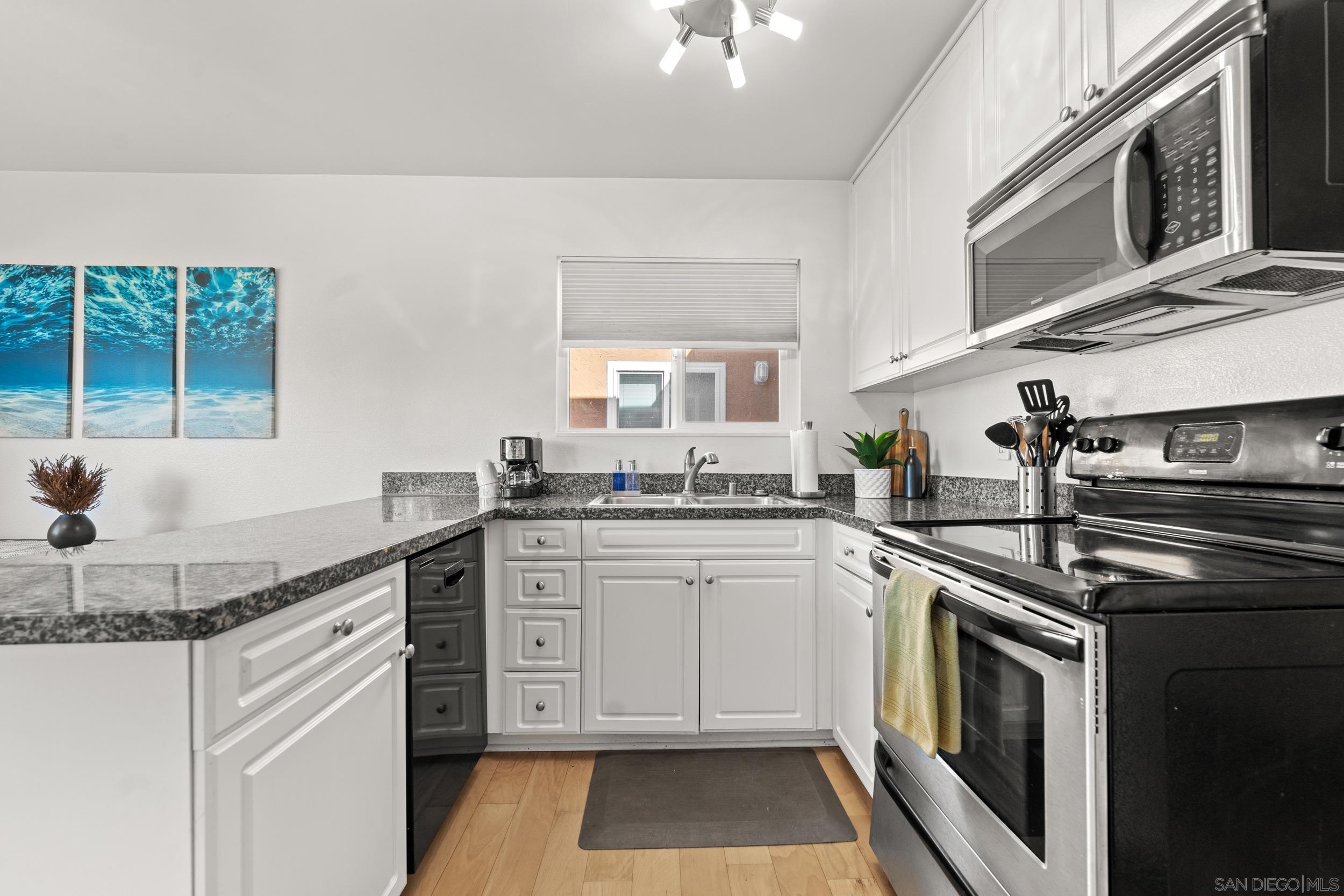 Detail Gallery Image 10 of 32 For 17141 W Bernardo Dr  #203,  San Diego,  CA 92127 - 2 Beds | 2 Baths