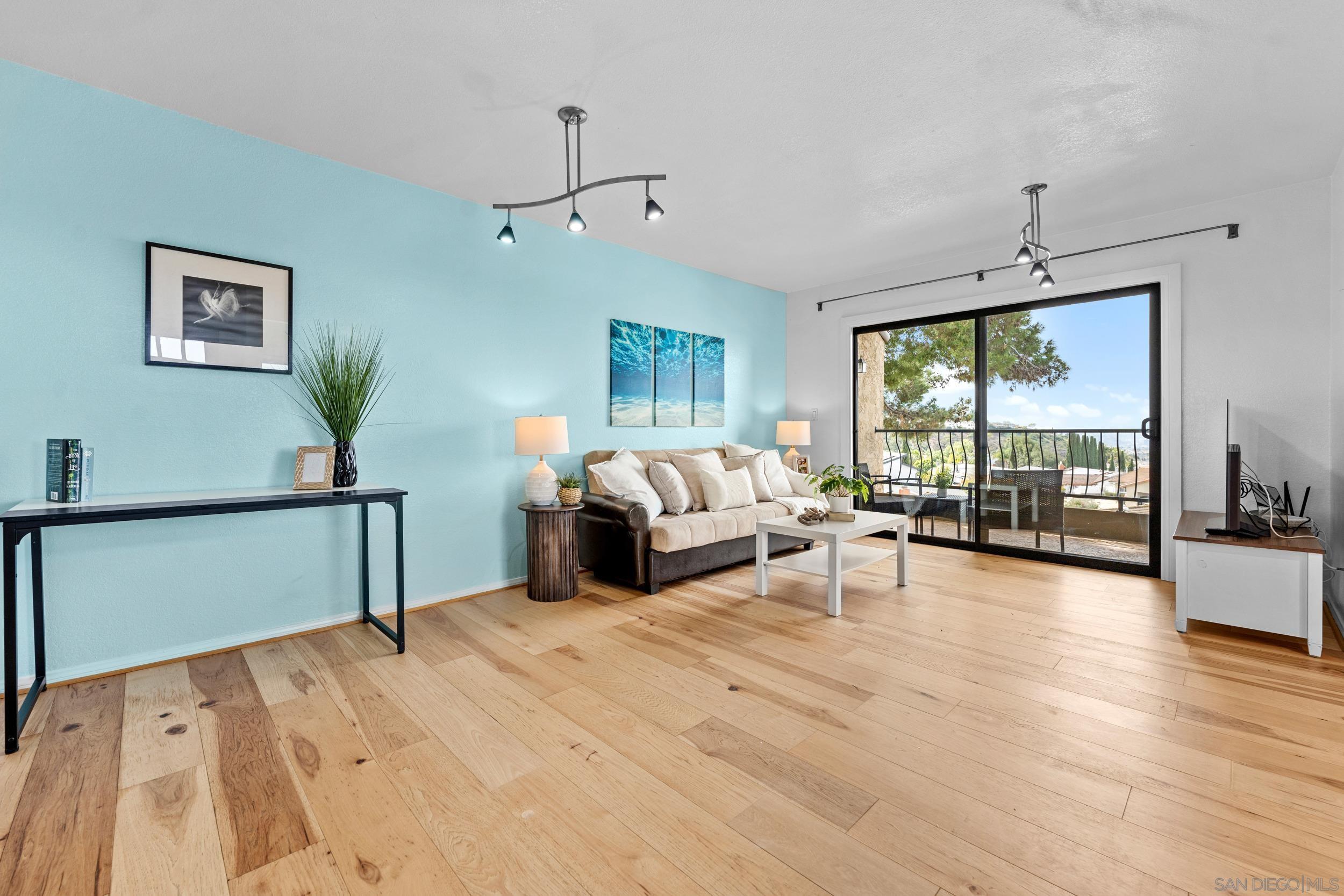 Detail Gallery Image 2 of 34 For 7320  Park Ridge Blvd  #216,  San Diego,  CA 92120 - 2 Beds | 2 Baths