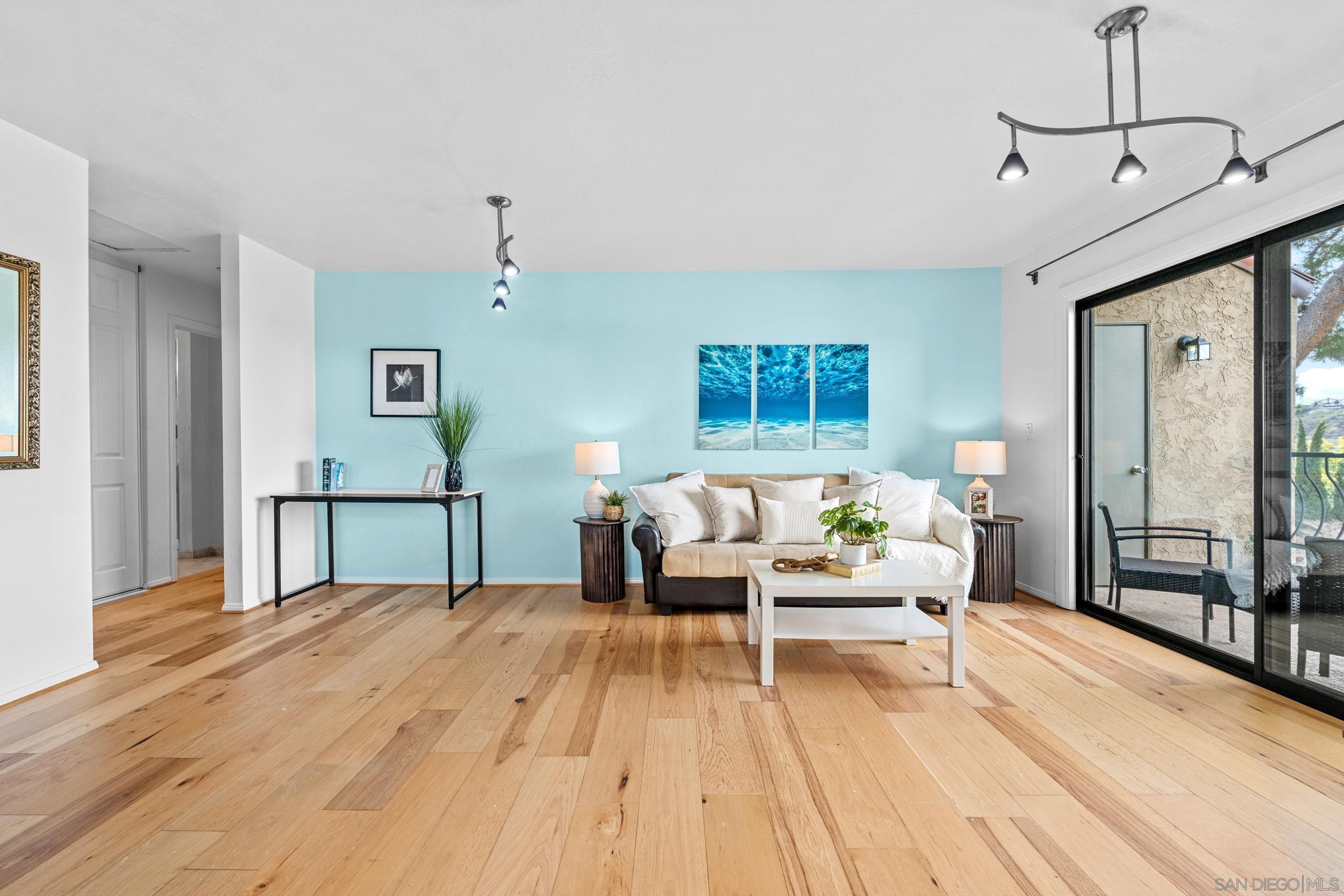 Detail Gallery Image 3 of 34 For 7320  Park Ridge Blvd  #216,  San Diego,  CA 92120 - 2 Beds | 2 Baths