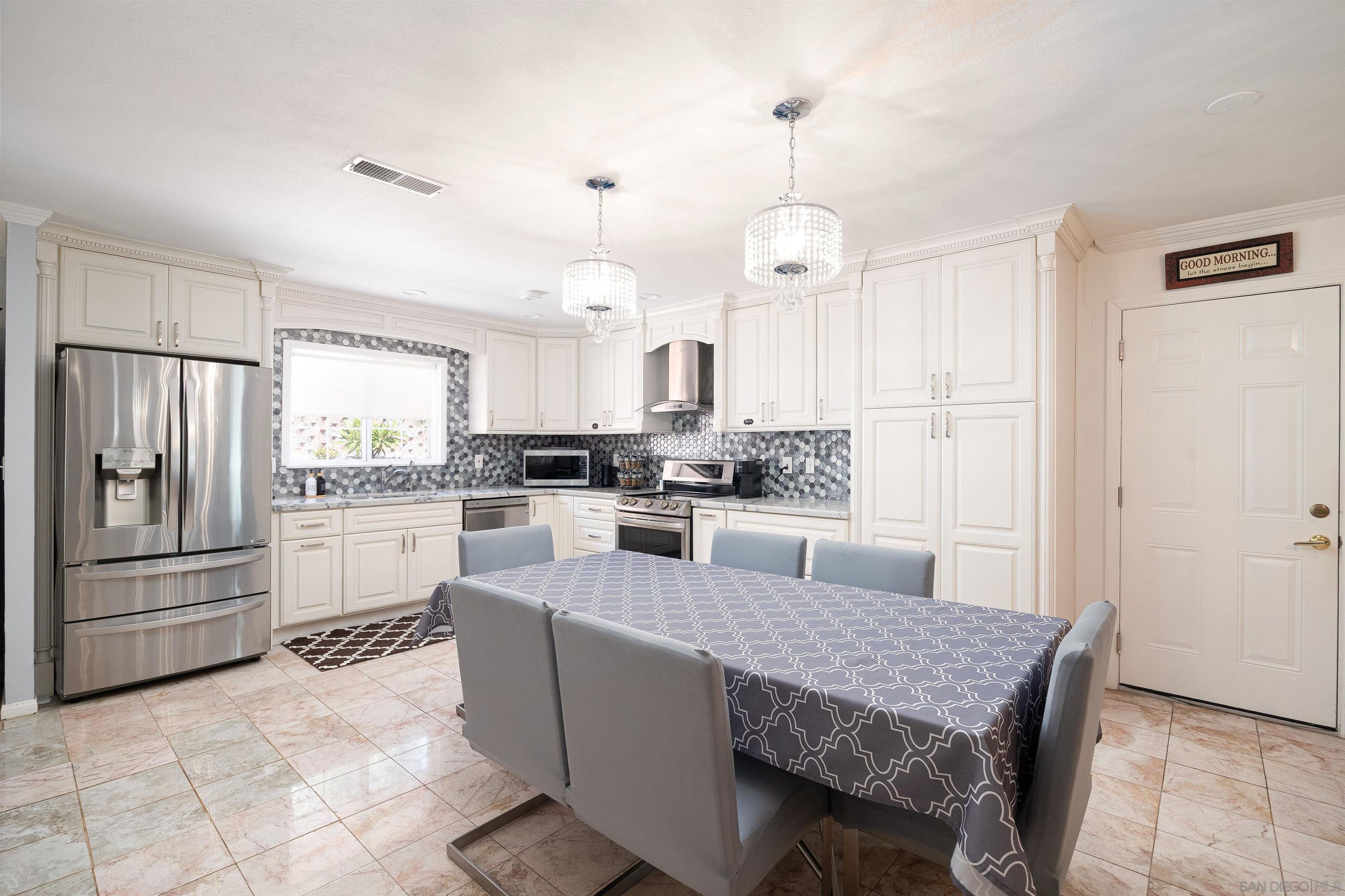 Detail Gallery Image 4 of 31 For 11225  Madrigal St, San Diego,  CA 92129 - 4 Beds | 2 Baths