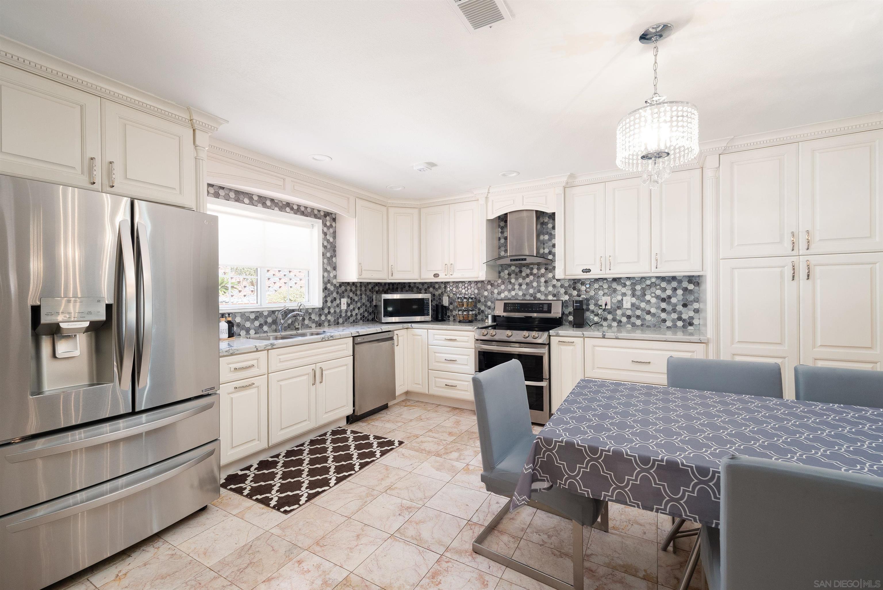 Detail Gallery Image 5 of 31 For 11225  Madrigal St, San Diego,  CA 92129 - 4 Beds | 2 Baths