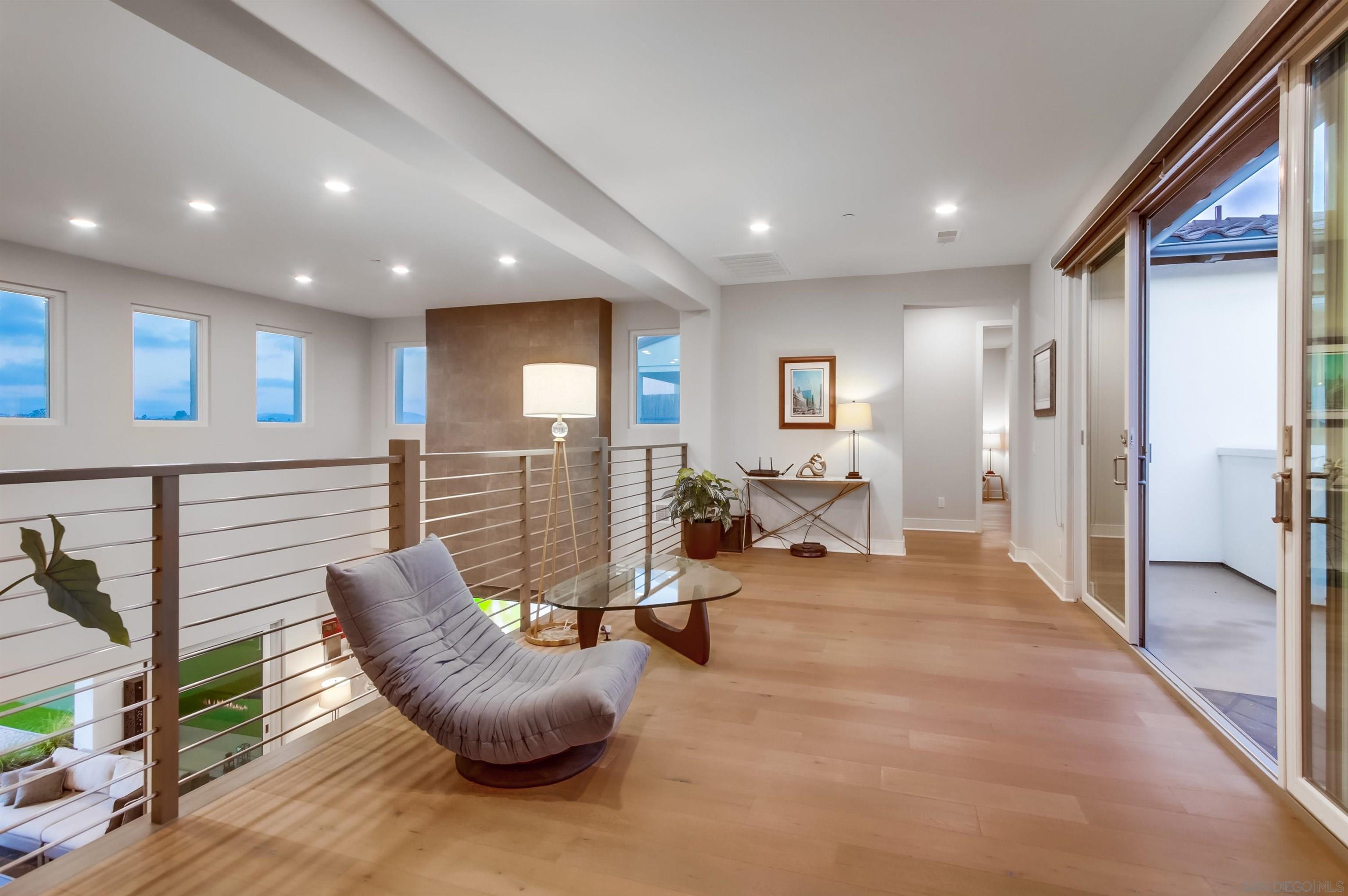 Detail Gallery Image 13 of 45 For 6372  Meadowbrush Cir, San Diego,  CA 92130 - 5 Beds | 5/1 Baths