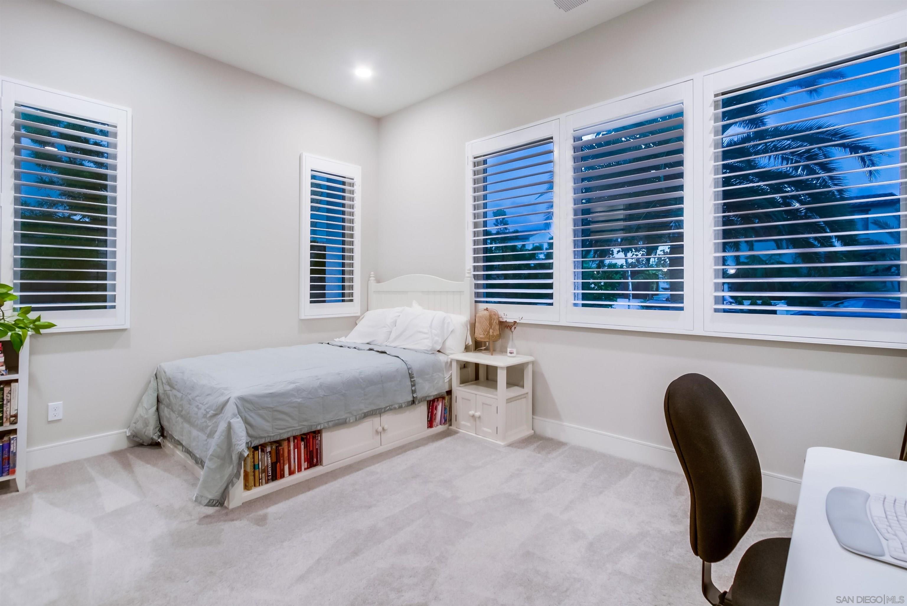 Detail Gallery Image 21 of 45 For 6372  Meadowbrush Cir, San Diego,  CA 92130 - 5 Beds | 5/1 Baths