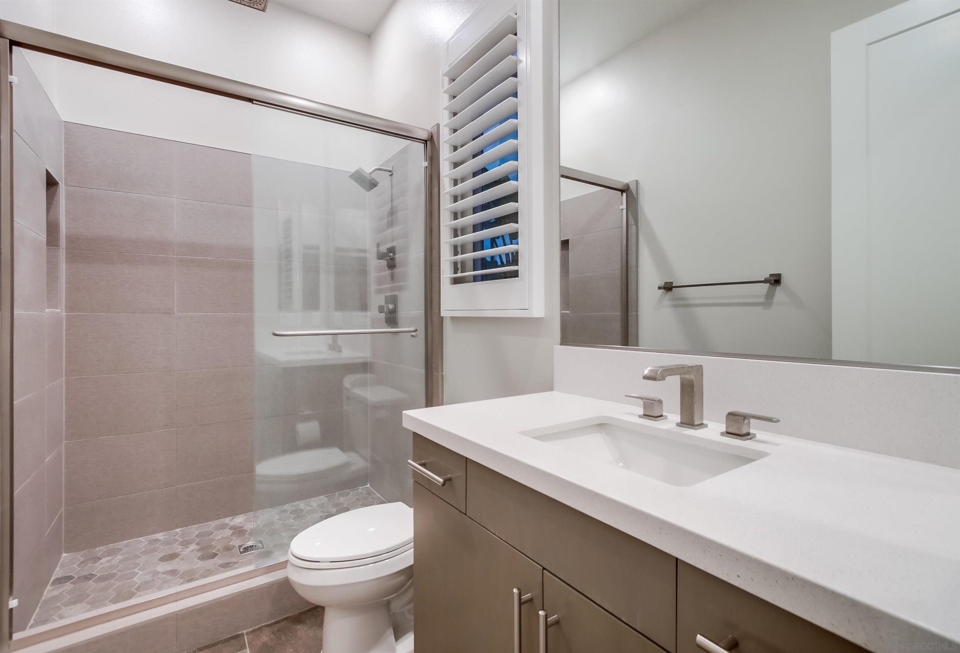 Detail Gallery Image 25 of 45 For 6372  Meadowbrush Cir, San Diego,  CA 92130 - 5 Beds | 5/1 Baths