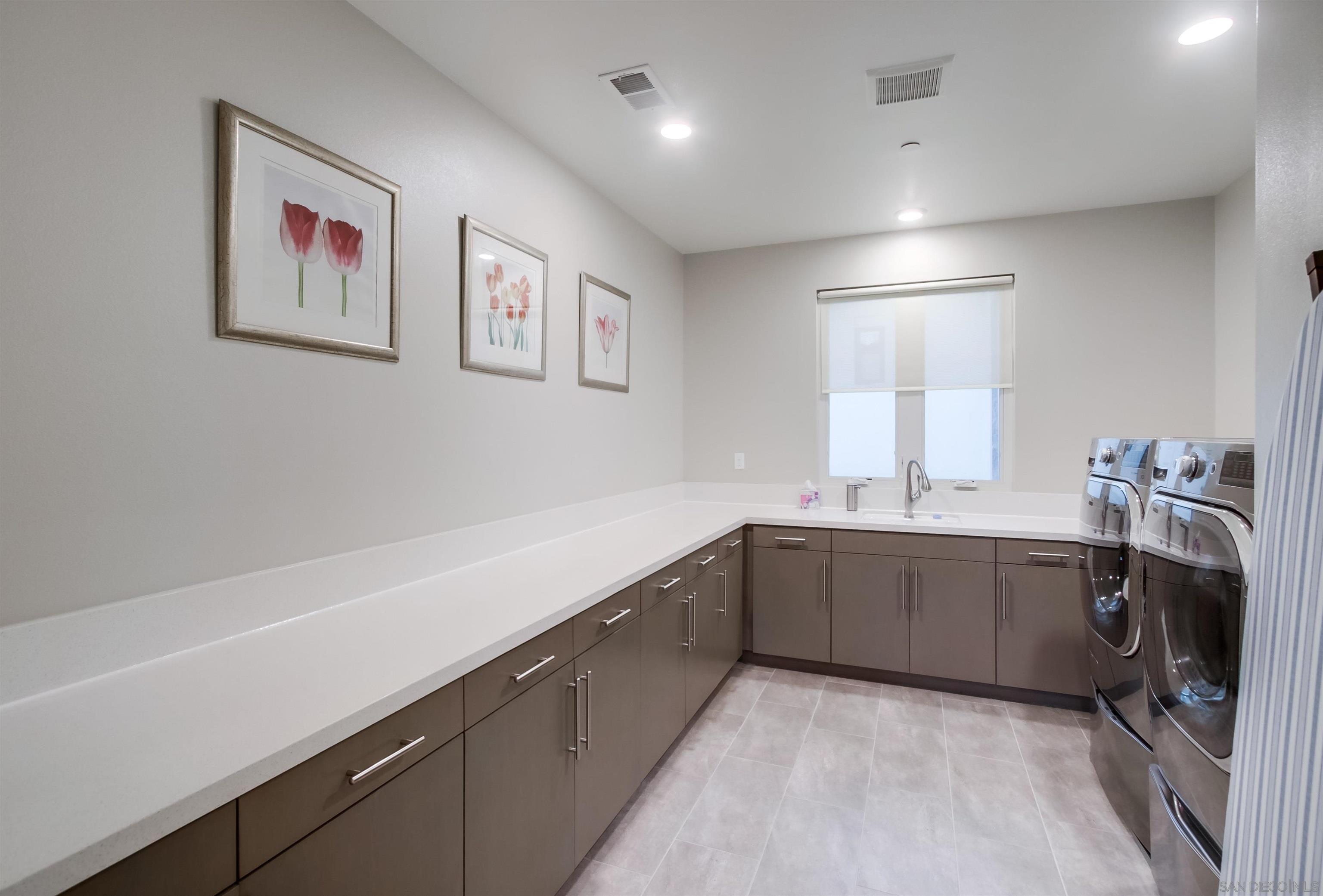 Detail Gallery Image 28 of 45 For 6372  Meadowbrush Cir, San Diego,  CA 92130 - 5 Beds | 5/1 Baths