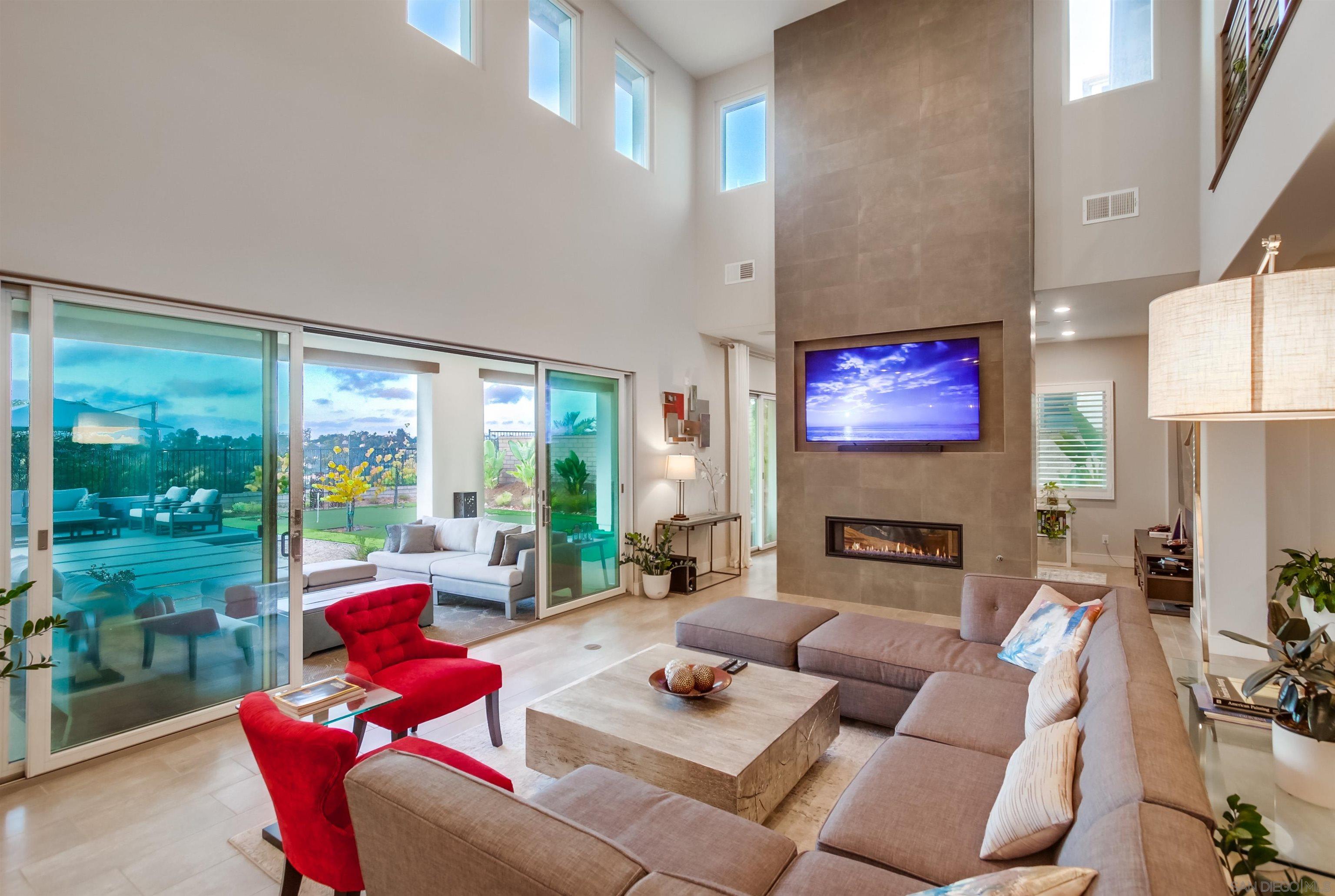 Detail Gallery Image 4 of 45 For 6372  Meadowbrush Cir, San Diego,  CA 92130 - 5 Beds | 5/1 Baths