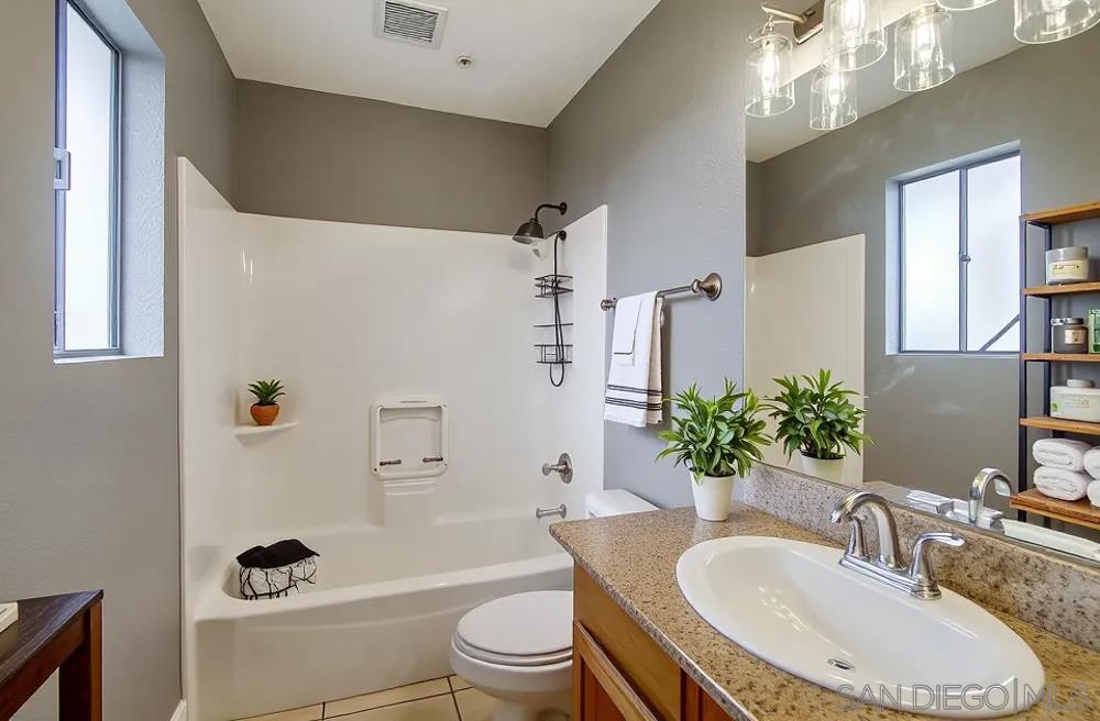 Detail Gallery Image 7 of 30 For 4041  Oakcrest Drive  #207,  San Diego,  CA 92105 - 2 Beds | 2 Baths