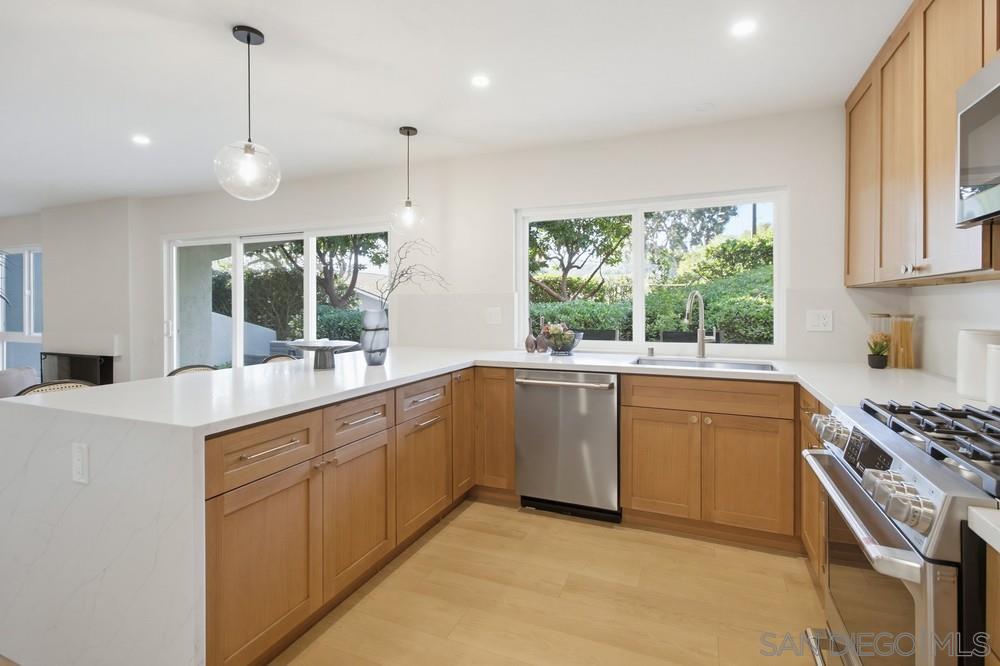 Detail Gallery Image 13 of 42 For 5580  Caminito Consuelo, La Jolla,  CA 92037 - 3 Beds | 2/1 Baths