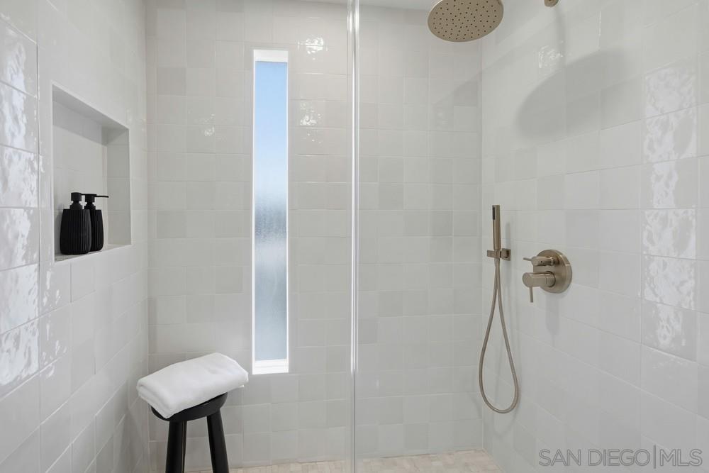 Detail Gallery Image 26 of 42 For 5580  Caminito Consuelo, La Jolla,  CA 92037 - 3 Beds | 2/1 Baths
