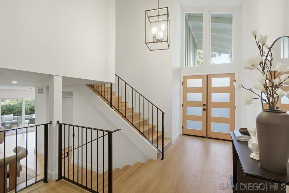 Detail Gallery Image 5 of 42 For 5580  Caminito Consuelo, La Jolla,  CA 92037 - 3 Beds | 2/1 Baths