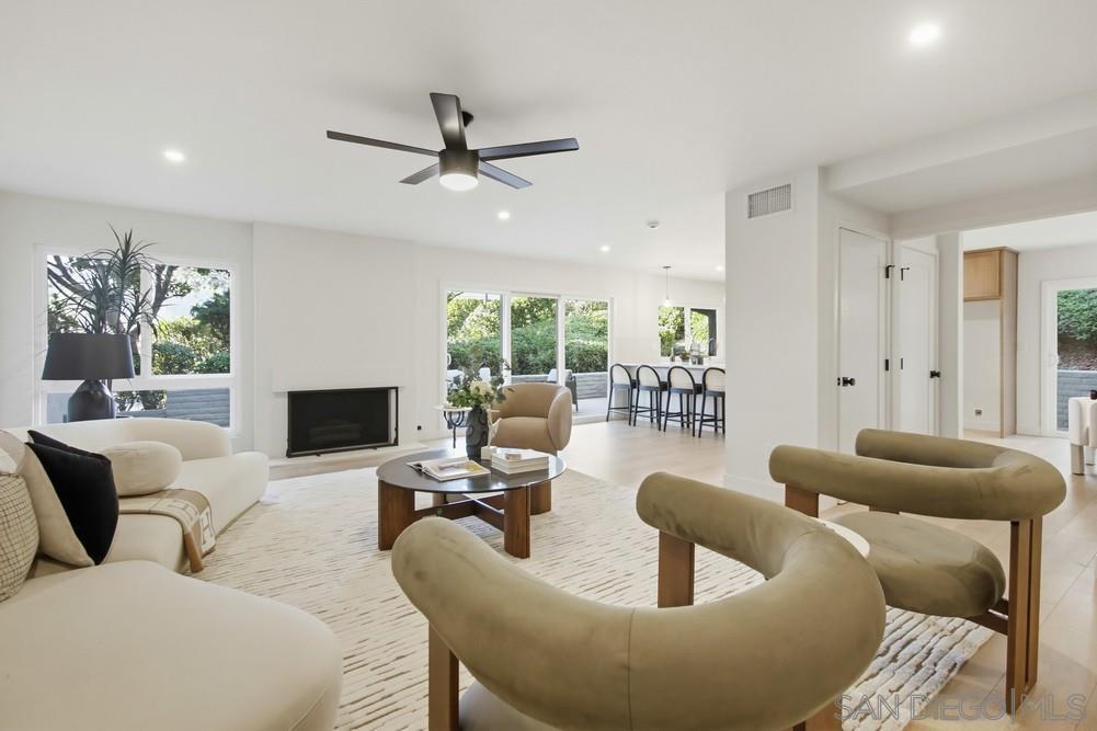 Detail Gallery Image 7 of 42 For 5580  Caminito Consuelo, La Jolla,  CA 92037 - 3 Beds | 2/1 Baths