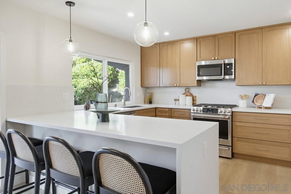 Detail Gallery Image 10 of 42 For 5580  Caminito Consuelo, La Jolla,  CA 92037 - 3 Beds | 2/1 Baths