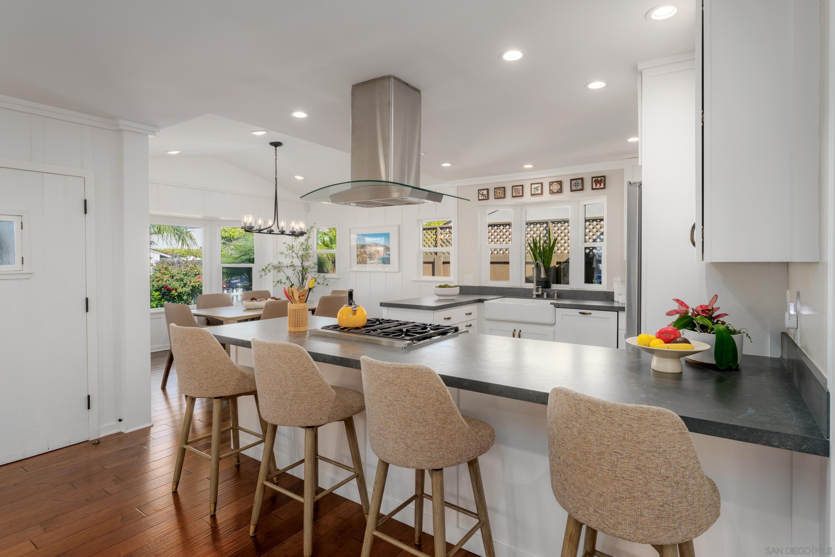 Detail Gallery Image 11 of 74 For 383  Westbourne St., La Jolla,  CA 92037 - – Beds | – Baths