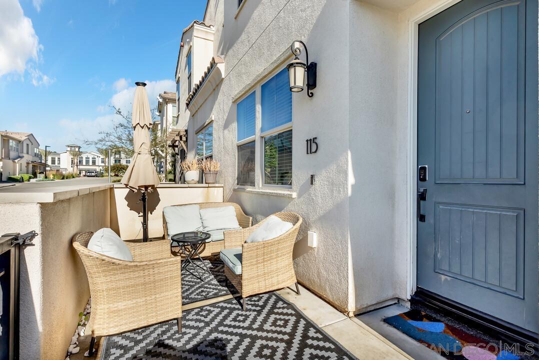 Detail Gallery Image 2 of 28 For 1961  Avenida Citron Unit 115  #115,  Chula Vista,  CA 91913 - 3 Beds | 2/1 Baths