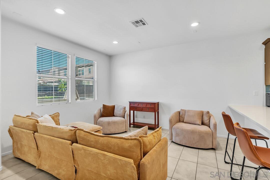 Detail Gallery Image 11 of 28 For 1961  Avenida Citron Unit 115  #115,  Chula Vista,  CA 91913 - 3 Beds | 2/1 Baths