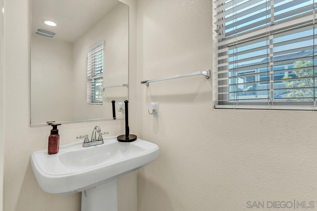Detail Gallery Image 13 of 28 For 1961  Avenida Citron Unit 115  #115,  Chula Vista,  CA 91913 - 3 Beds | 2/1 Baths