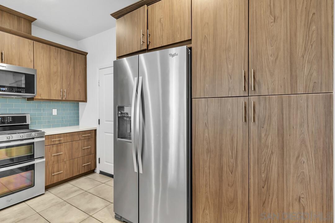 Detail Gallery Image 6 of 28 For 1961  Avenida Citron Unit 115  #115,  Chula Vista,  CA 91913 - 3 Beds | 2/1 Baths