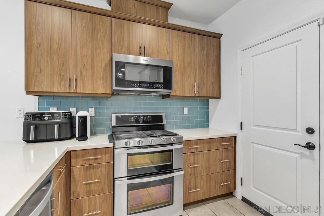 Detail Gallery Image 9 of 28 For 1961  Avenida Citron Unit 115  #115,  Chula Vista,  CA 91913 - 3 Beds | 2/1 Baths