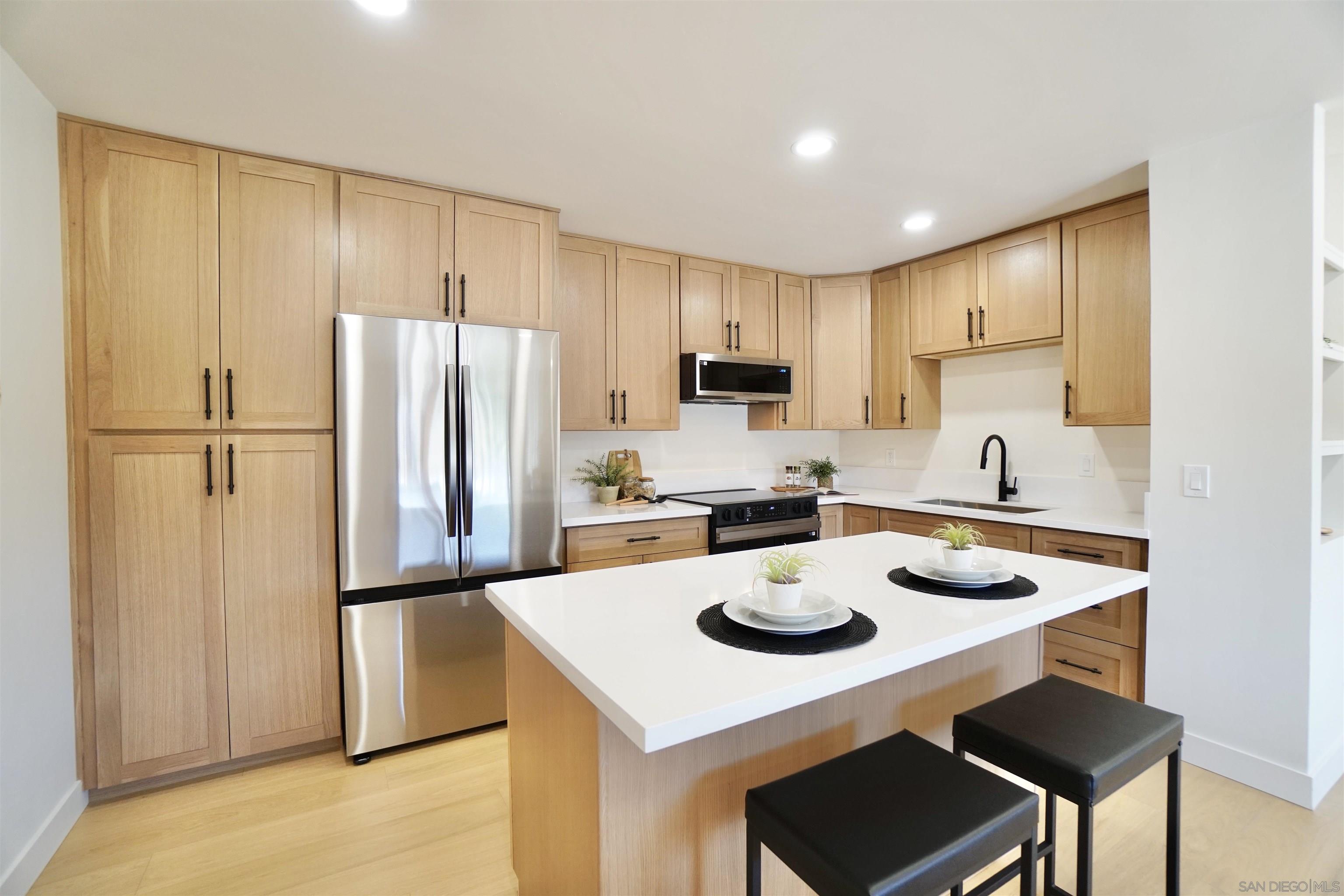 Detail Gallery Image 6 of 27 For 6358  Rancho Mission Road  612, San Diego,  CA 92108 - 2 Beds | 1 Baths