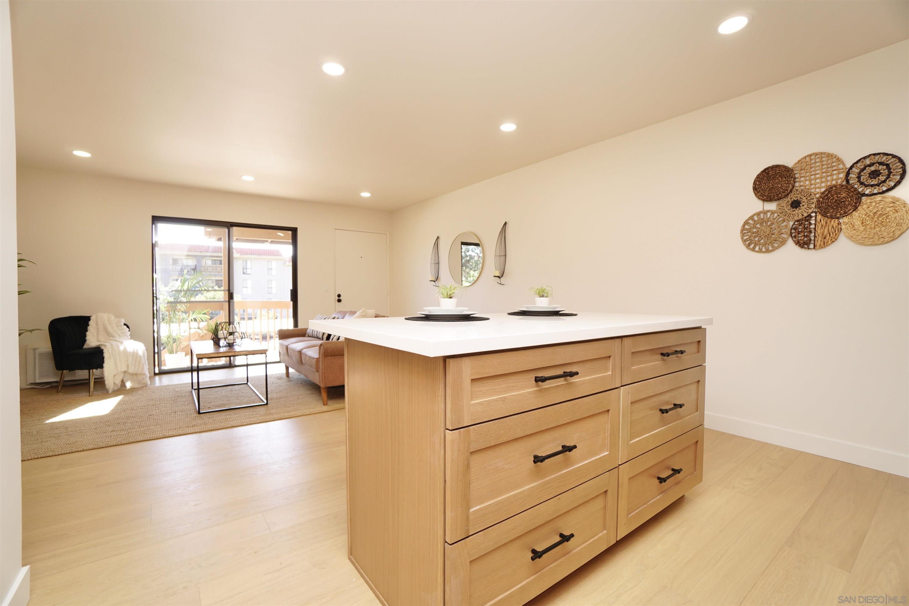 Detail Gallery Image 9 of 27 For 6358  Rancho Mission Road  612, San Diego,  CA 92108 - 2 Beds | 1 Baths