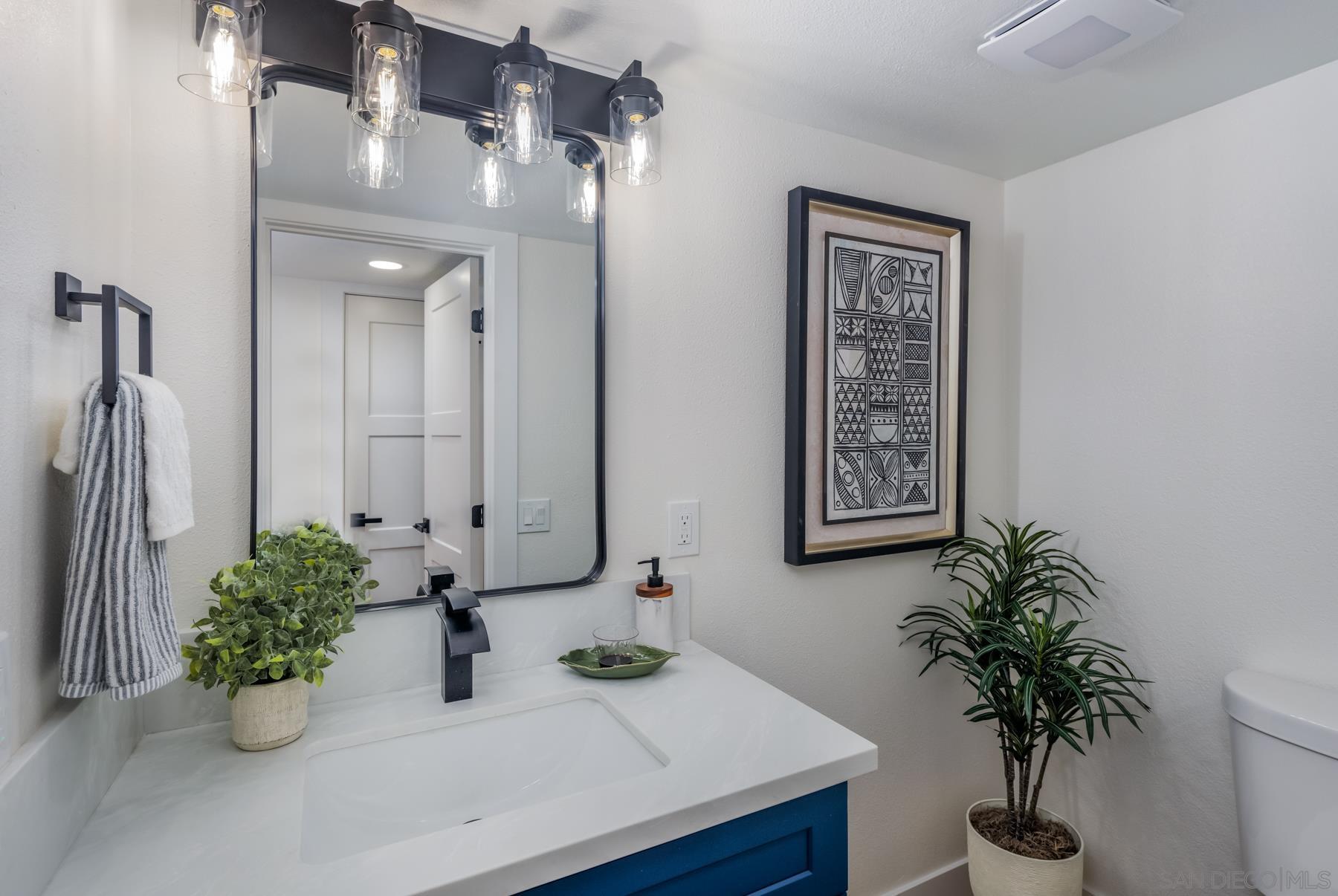 Detail Gallery Image 16 of 21 For 1986  Azure Way, Encinitas,  CA 92024 - 3 Beds | 2/1 Baths