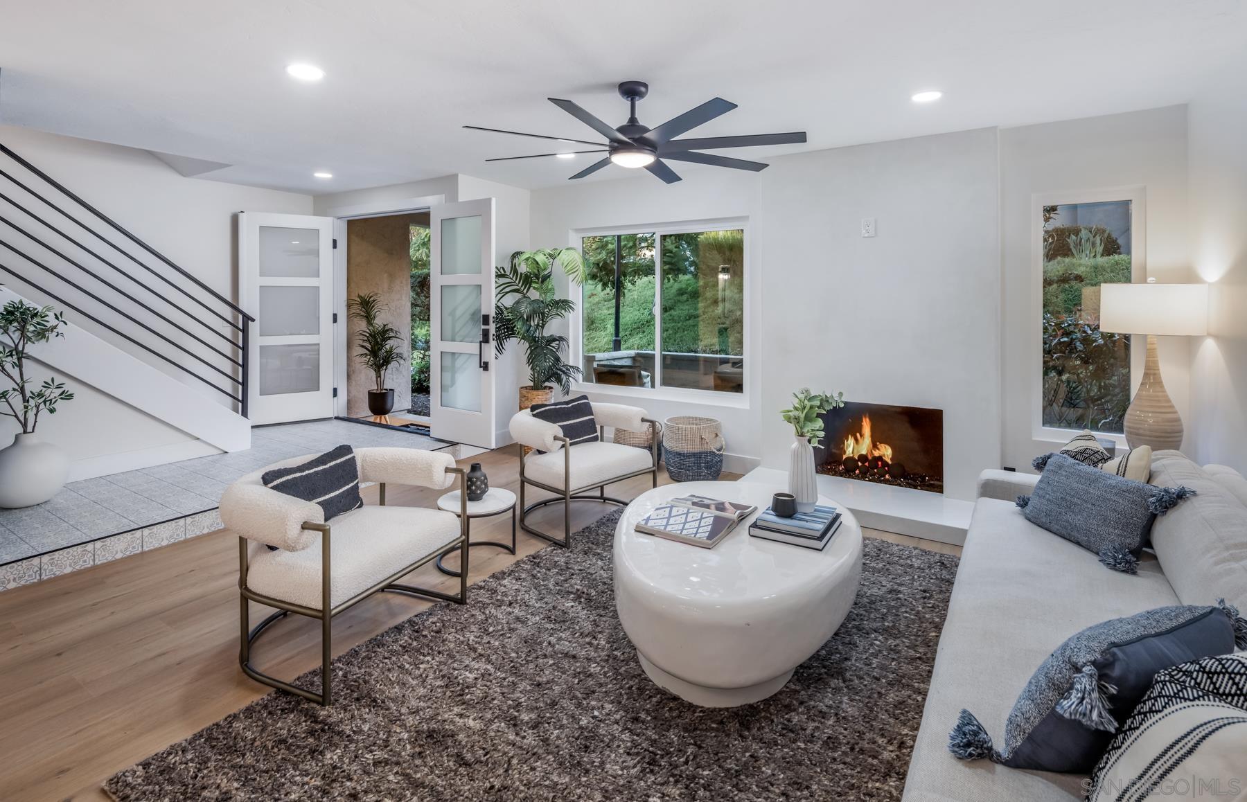 Detail Gallery Image 3 of 21 For 1986  Azure Way, Encinitas,  CA 92024 - 3 Beds | 2/1 Baths