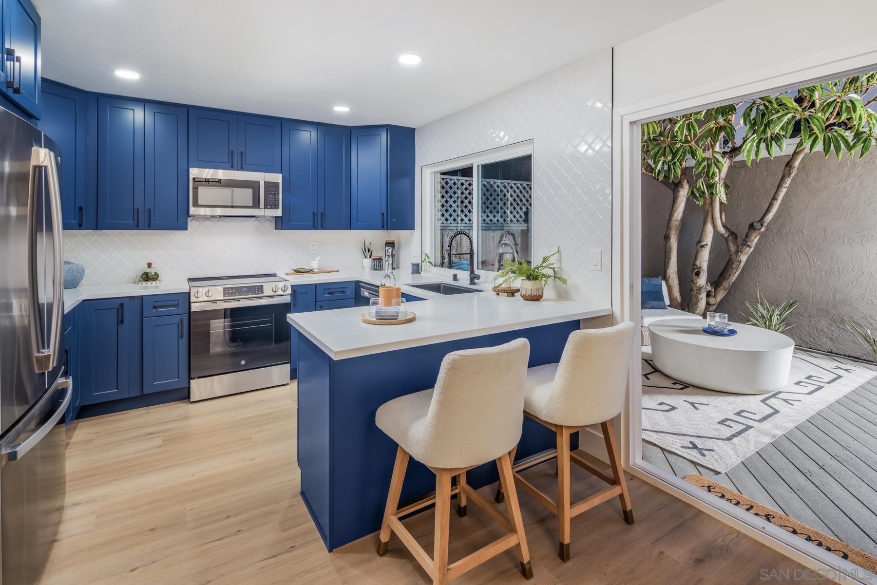 Detail Gallery Image 10 of 21 For 1986  Azure Way, Encinitas,  CA 92024 - 3 Beds | 2/1 Baths