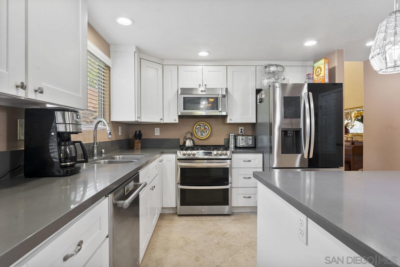 Detail Gallery Image 11 of 36 For 9942  Theresa Ln, Santee,  CA 92071 - 3 Beds | 2 Baths