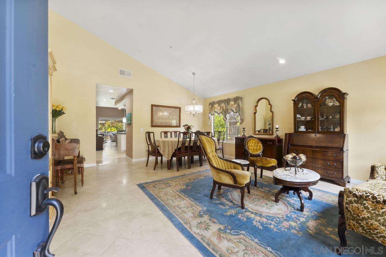 Detail Gallery Image 3 of 36 For 9942  Theresa Ln, Santee,  CA 92071 - 3 Beds | 2 Baths