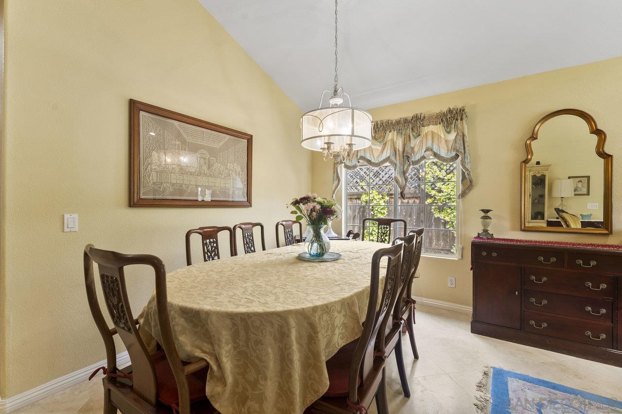 Detail Gallery Image 6 of 36 For 9942  Theresa Ln, Santee,  CA 92071 - 3 Beds | 2 Baths