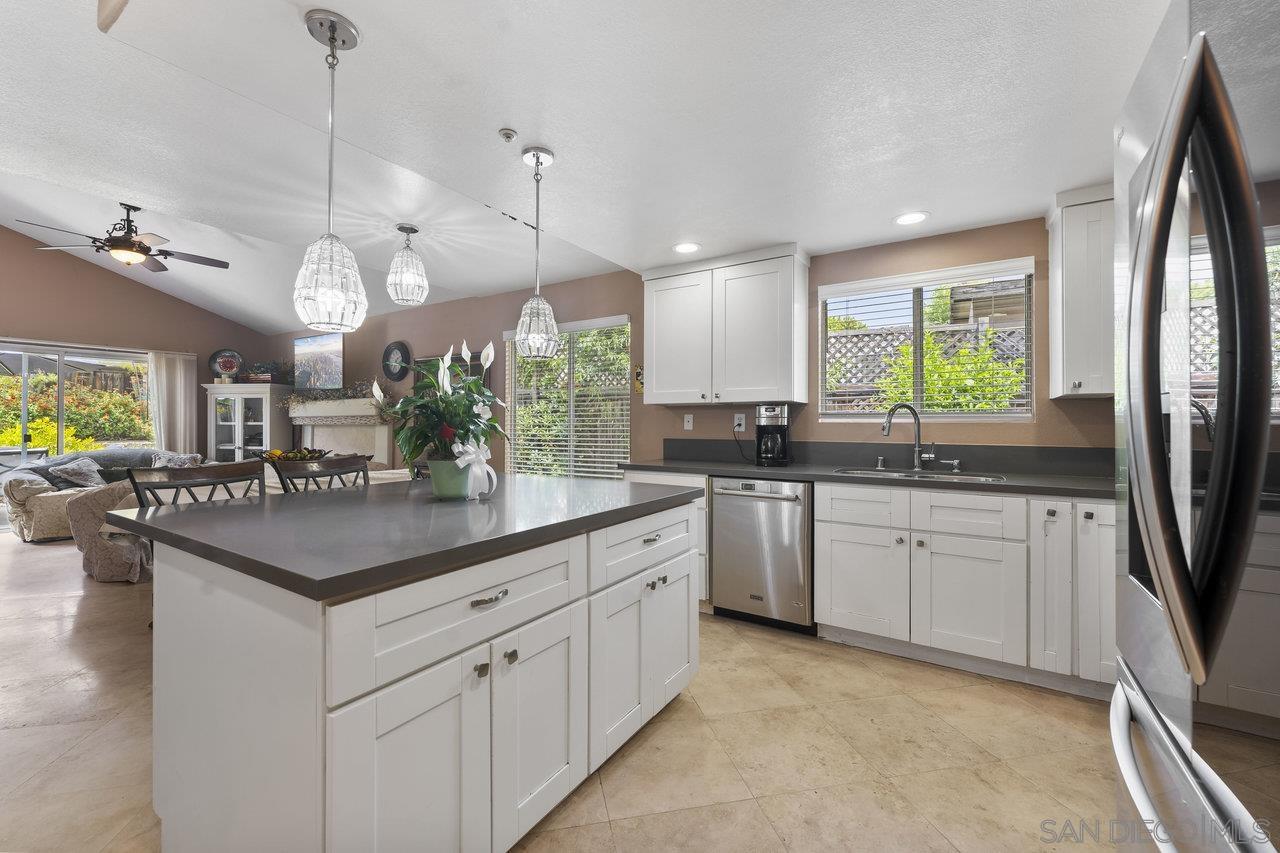 Detail Gallery Image 8 of 36 For 9942  Theresa Ln, Santee,  CA 92071 - 3 Beds | 2 Baths