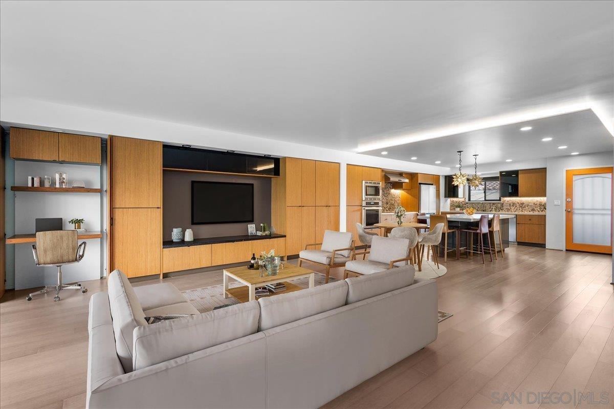 Detail Gallery Image 3 of 34 For 2400  6th Ave  #203,  San Diego,  CA 92101 - 2 Beds | 2 Baths