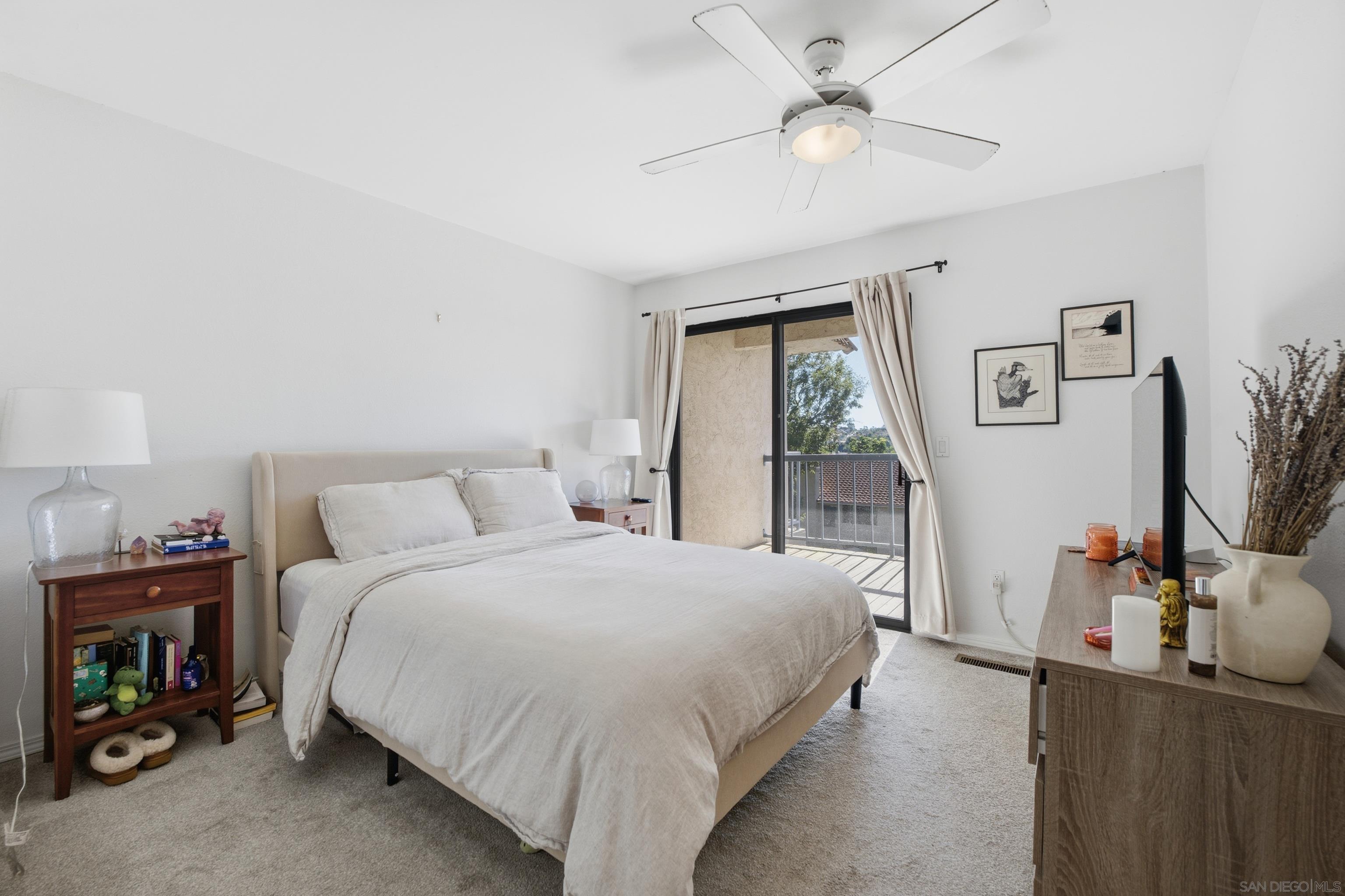 Detail Gallery Image 12 of 15 For 2352  Caringa  #C,  Carlsbad,  CA 92009 - 2 Beds | 2/1 Baths