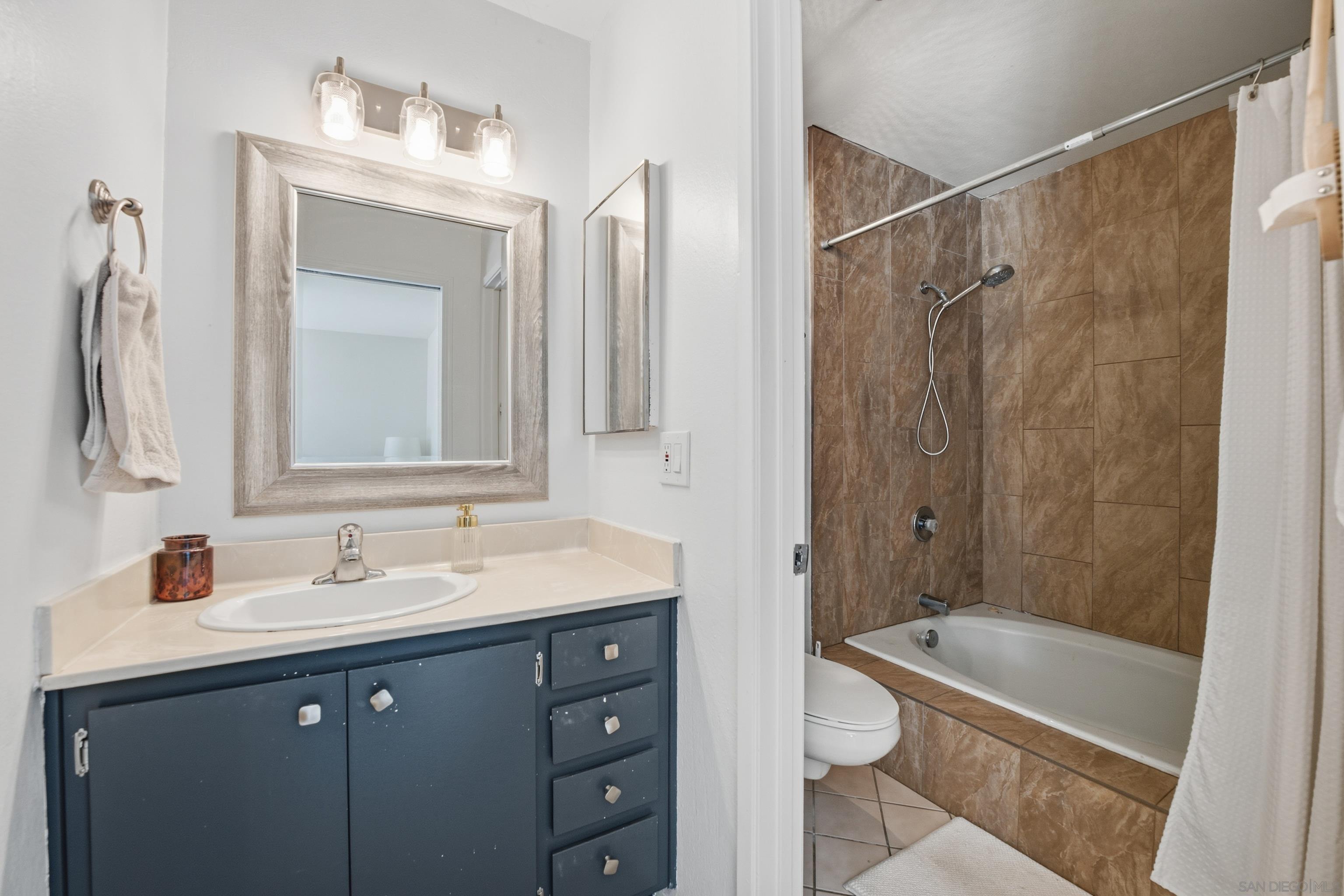 Detail Gallery Image 13 of 15 For 2352  Caringa  #C,  Carlsbad,  CA 92009 - 2 Beds | 2/1 Baths