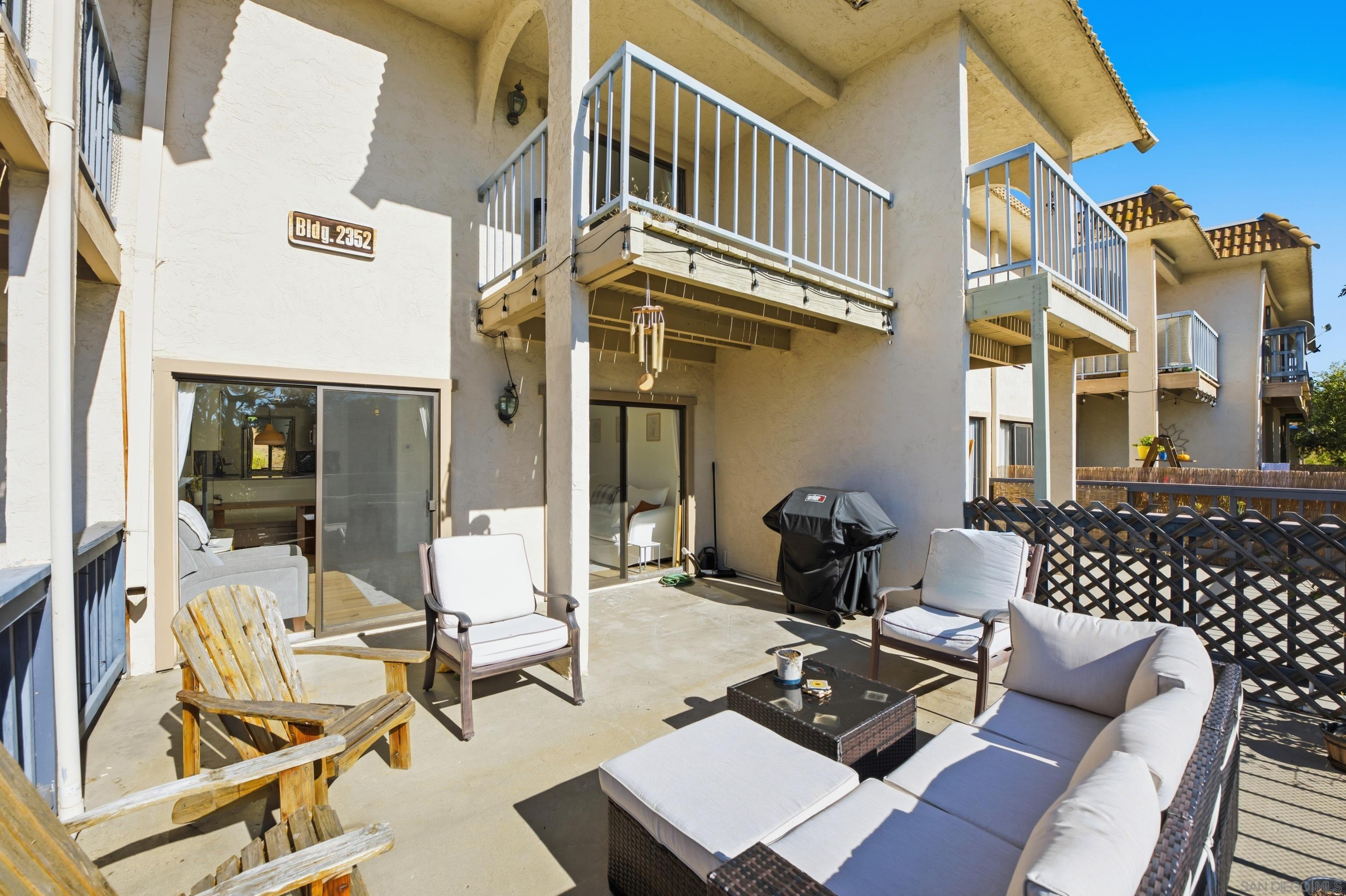 Detail Gallery Image 7 of 15 For 2352  Caringa  #C,  Carlsbad,  CA 92009 - 2 Beds | 2/1 Baths