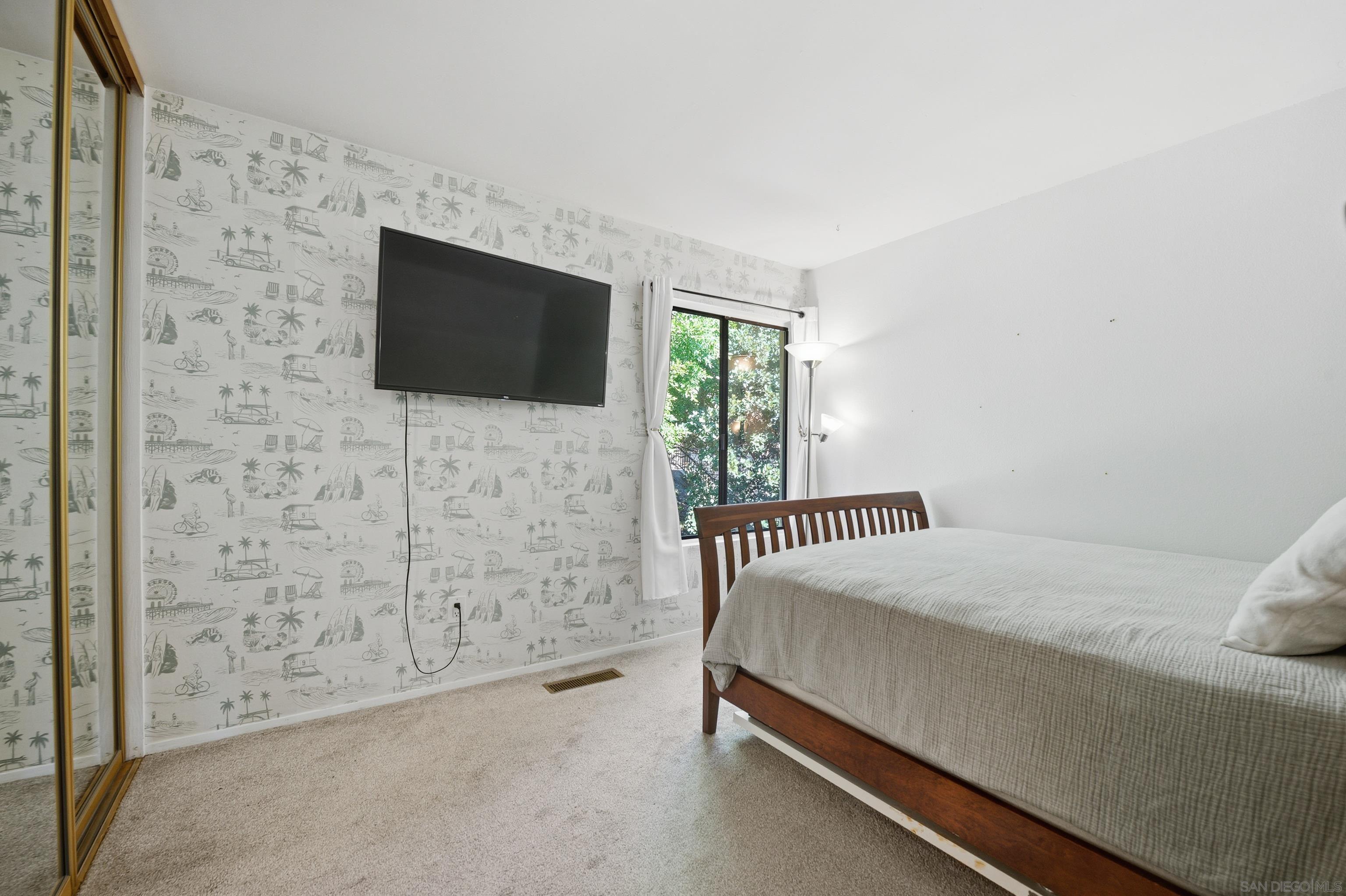 Detail Gallery Image 8 of 15 For 2352  Caringa  #C,  Carlsbad,  CA 92009 - 2 Beds | 2/1 Baths