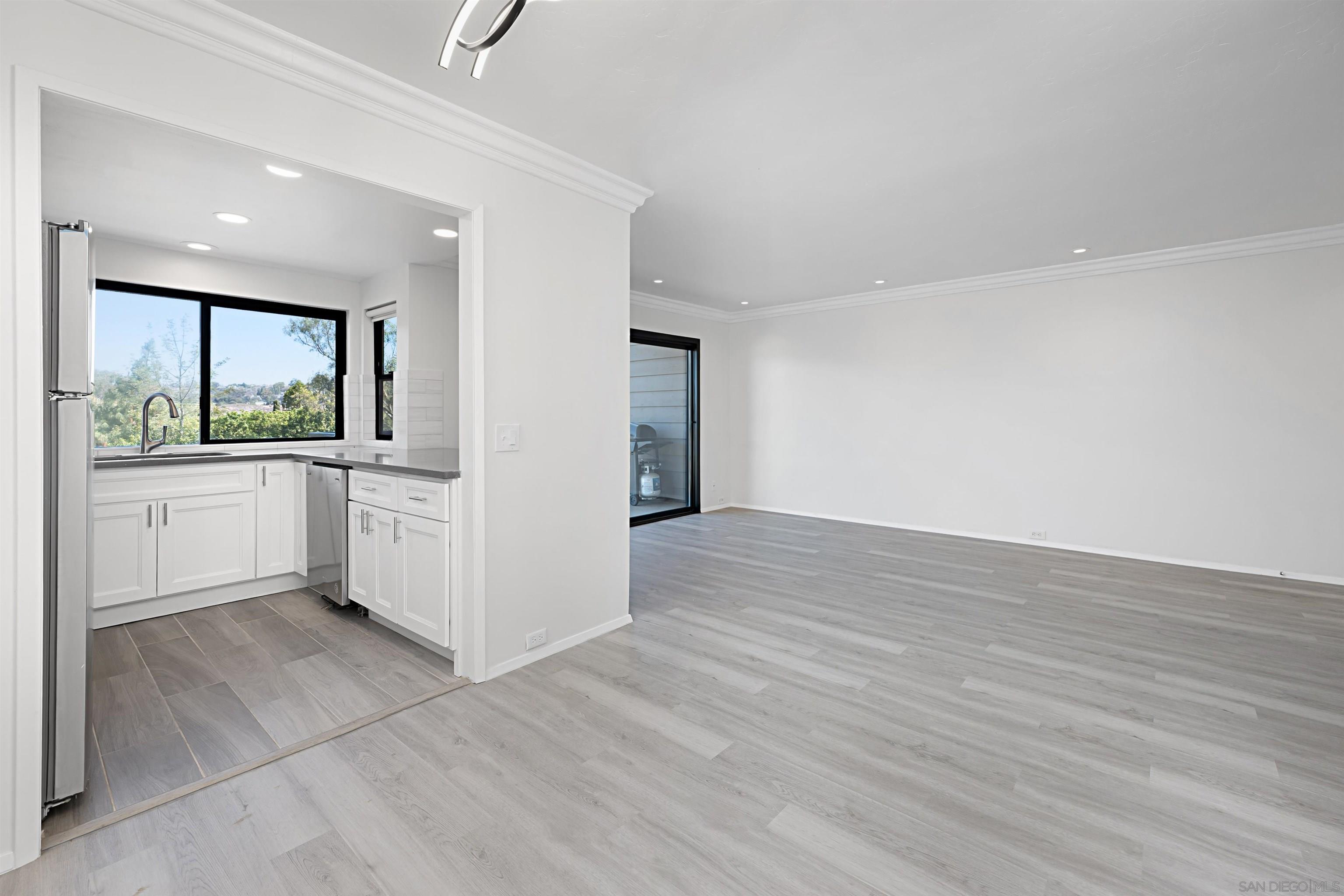 Detail Gallery Image 6 of 33 For 5125  Fontaine Street  #105,  San Diego,  CA 92120 - 2 Beds | 2 Baths