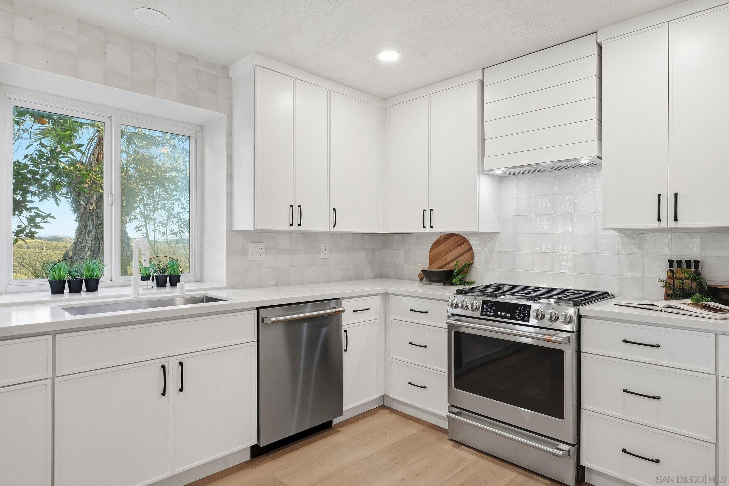 Detail Gallery Image 19 of 59 For 10747  Birch Bluff Ave, San Diego,  CA 92131 - 5 Beds | 4 Baths