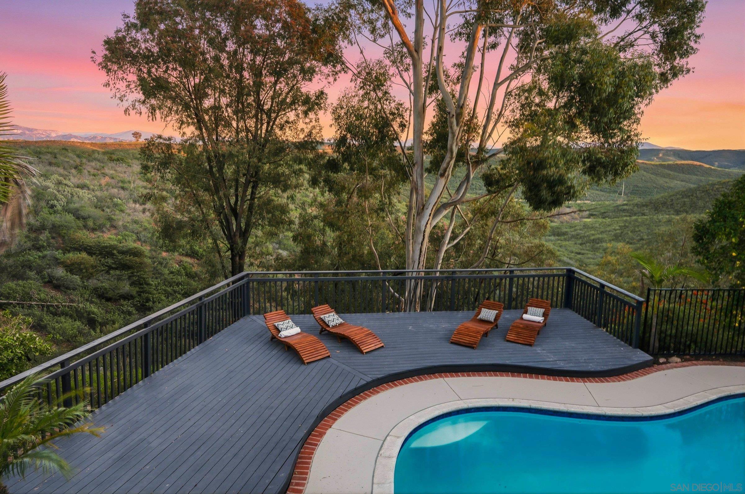 Detail Gallery Image 3 of 59 For 10747  Birch Bluff Ave, San Diego,  CA 92131 - 5 Beds | 4 Baths