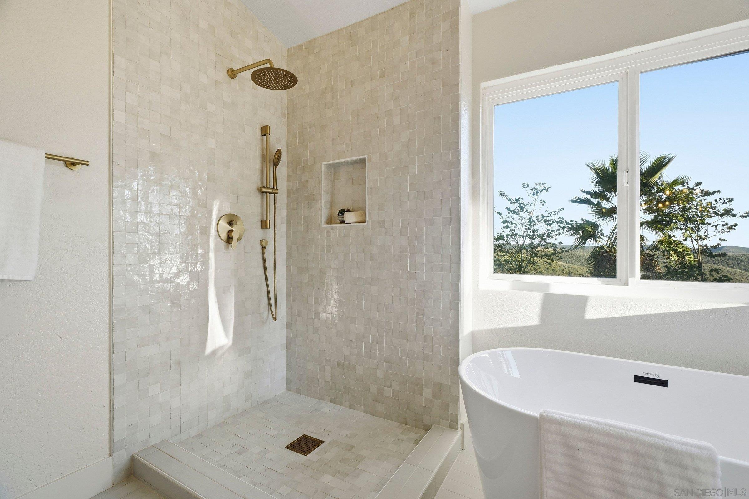 Detail Gallery Image 30 of 59 For 10747  Birch Bluff Ave, San Diego,  CA 92131 - 5 Beds | 4 Baths
